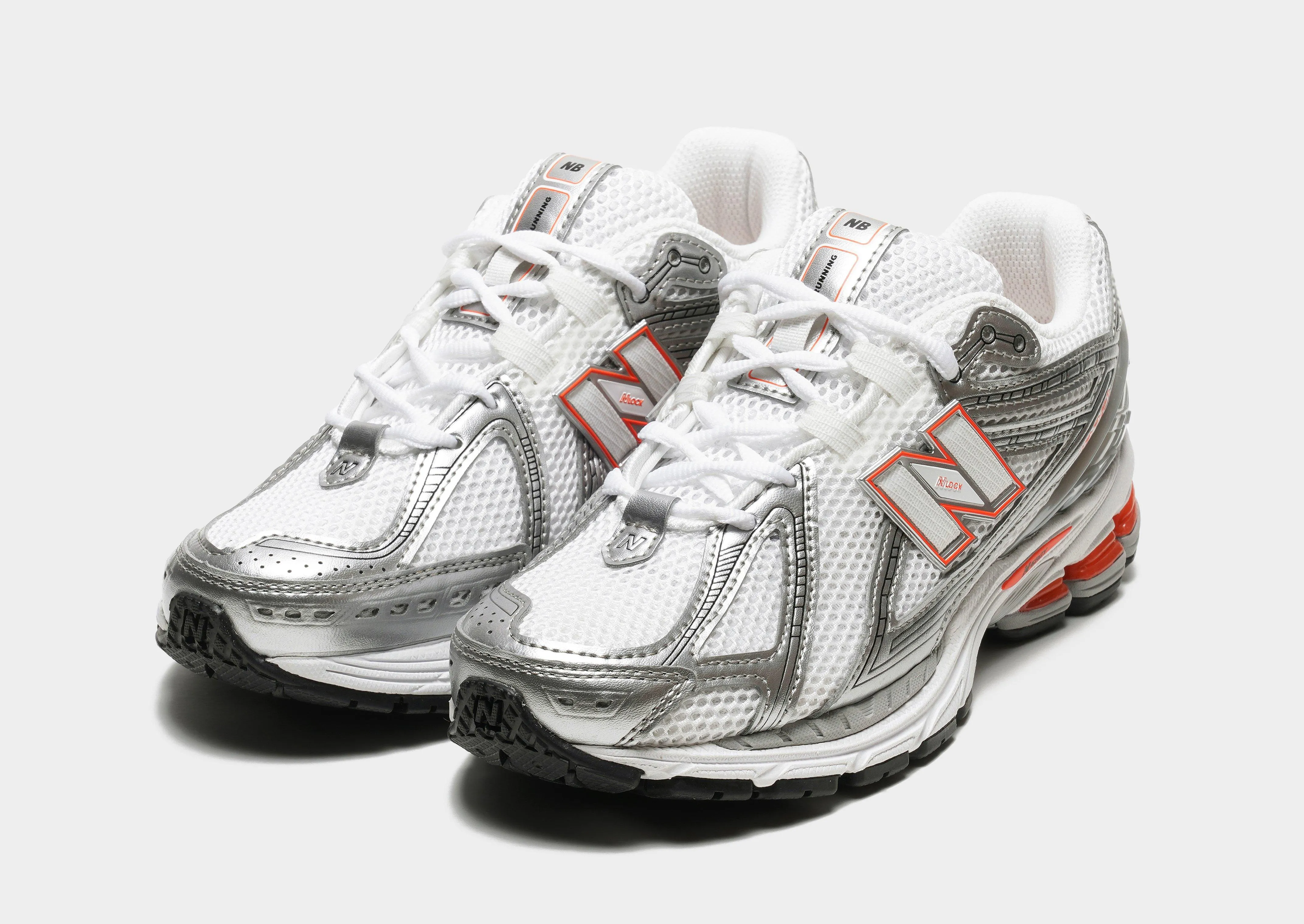 1906 Women's Traction