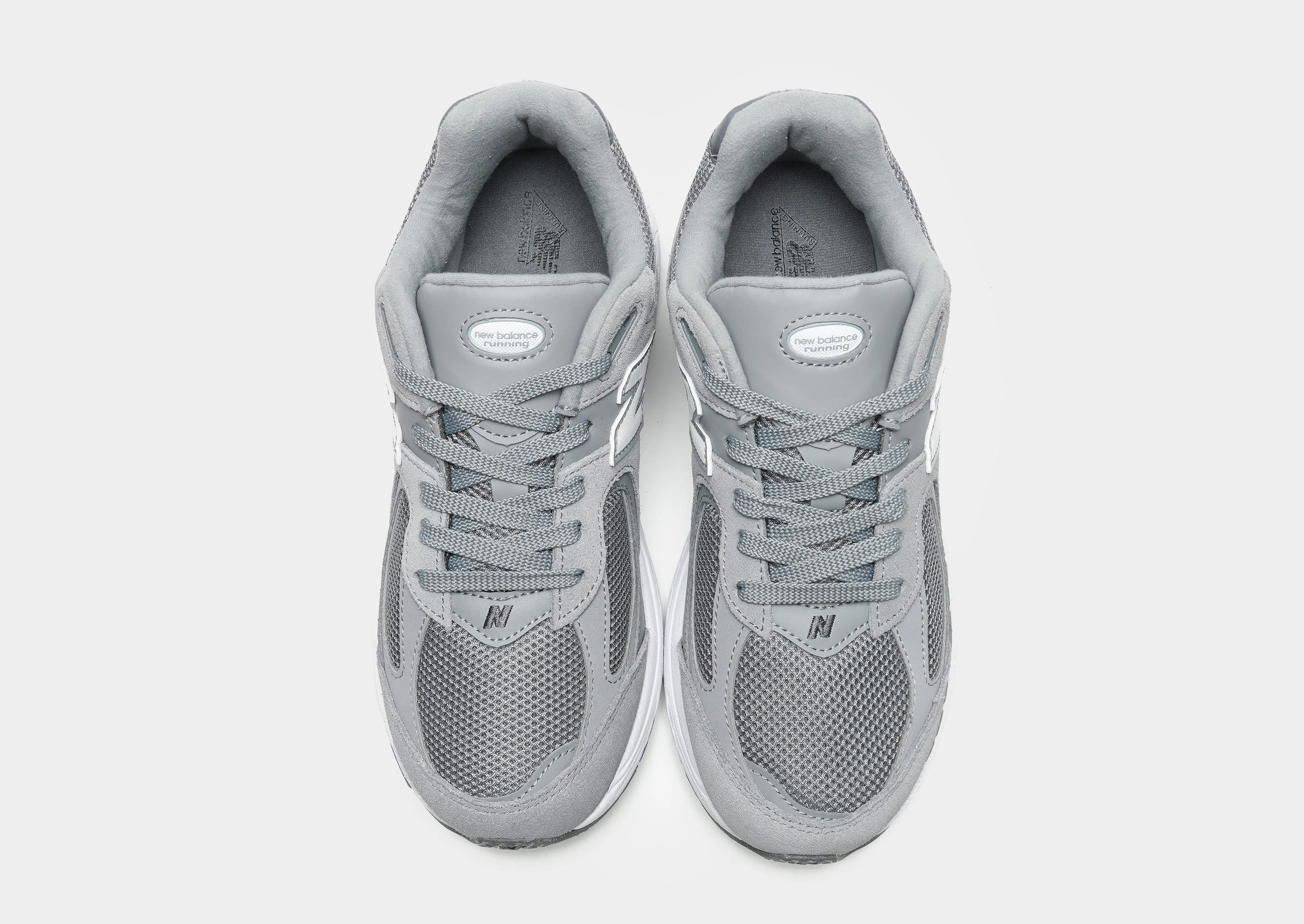 2002R Junior's running in wide tracks shoes HeelSupport