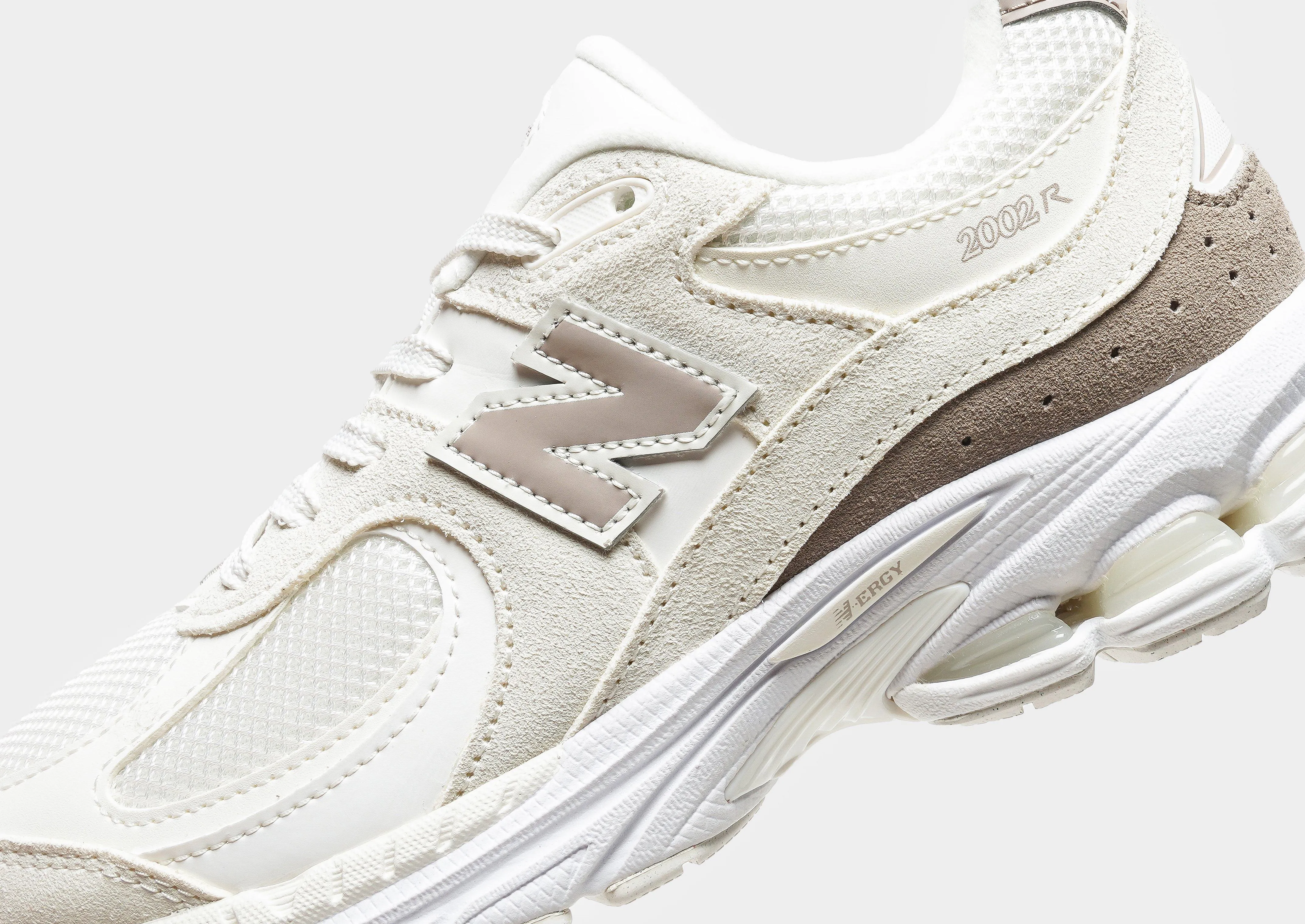 2002R Junior's Enhanced grip age - appropriate shoes