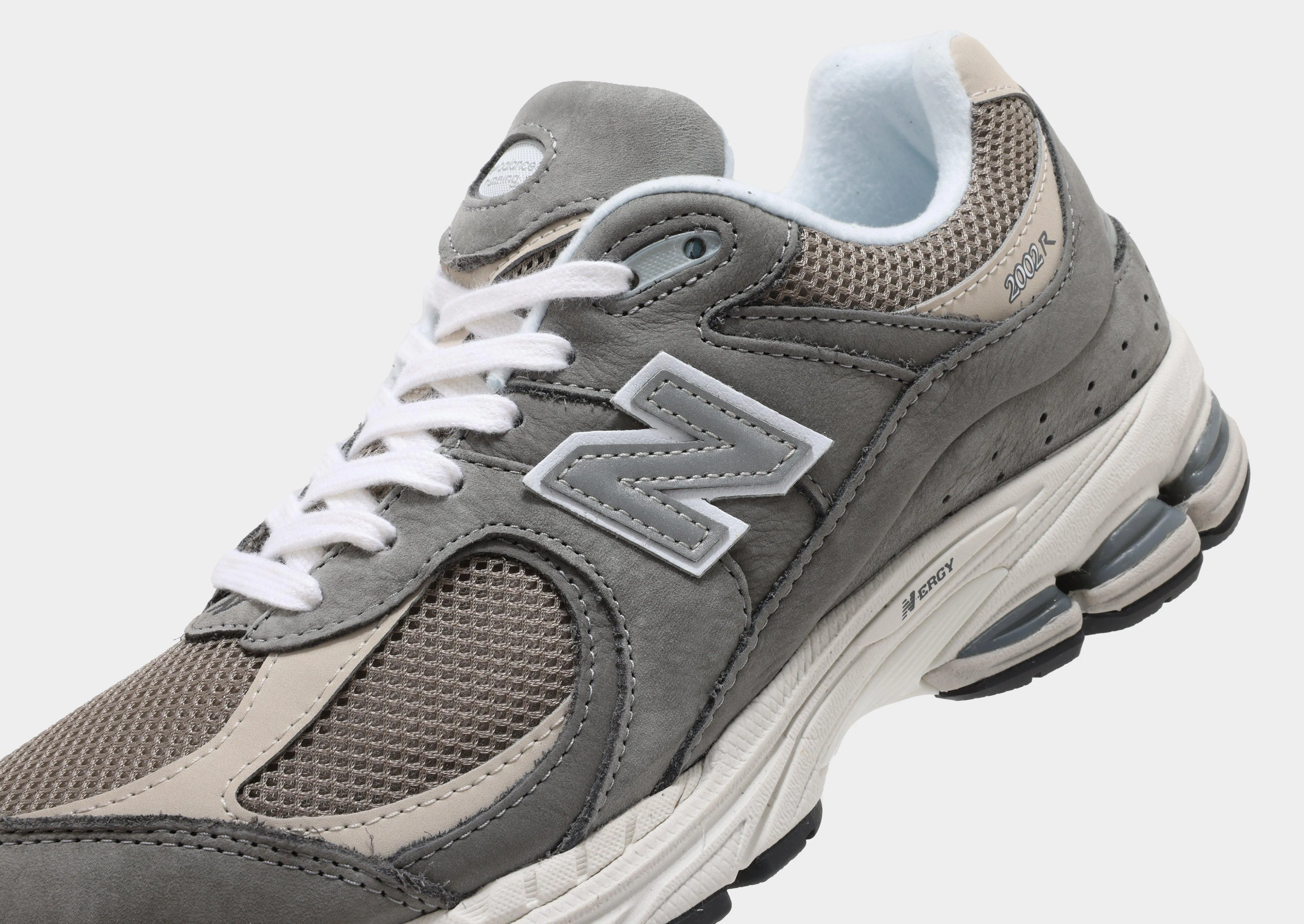 2002R running during the day shoes