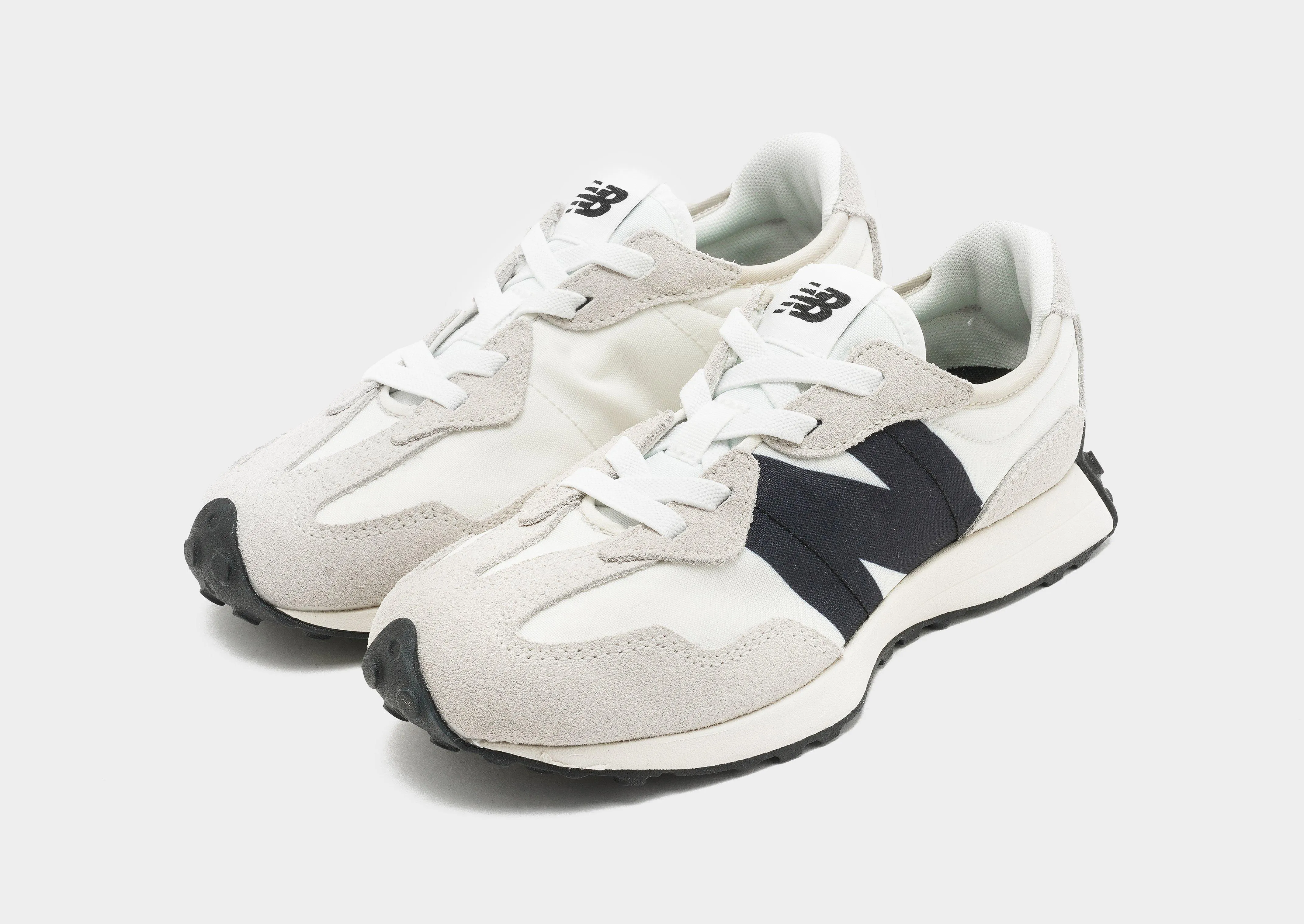 327 Children's running in flat terrain shoes park