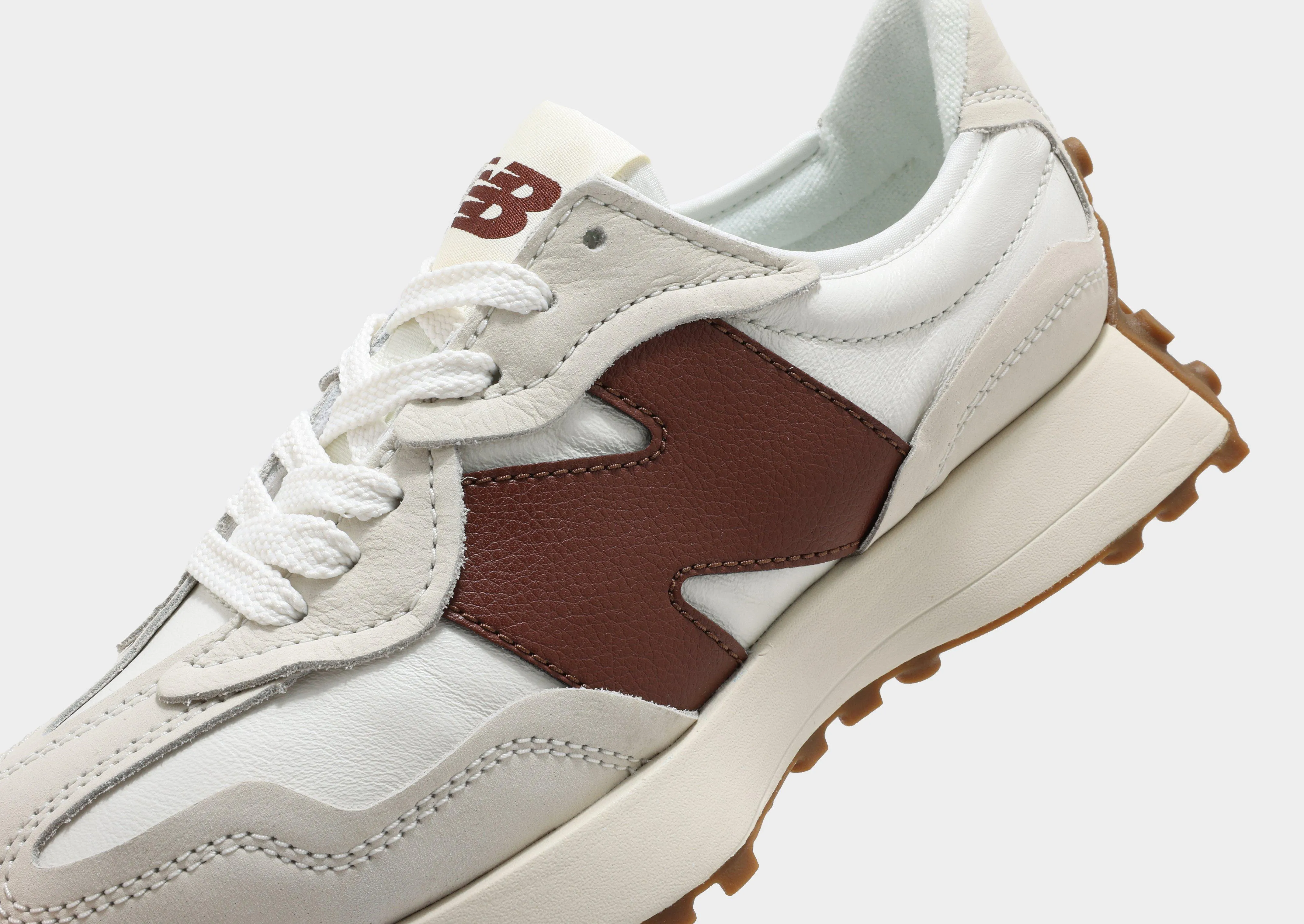 beginner runners' shoes running in a rural area shoes 327