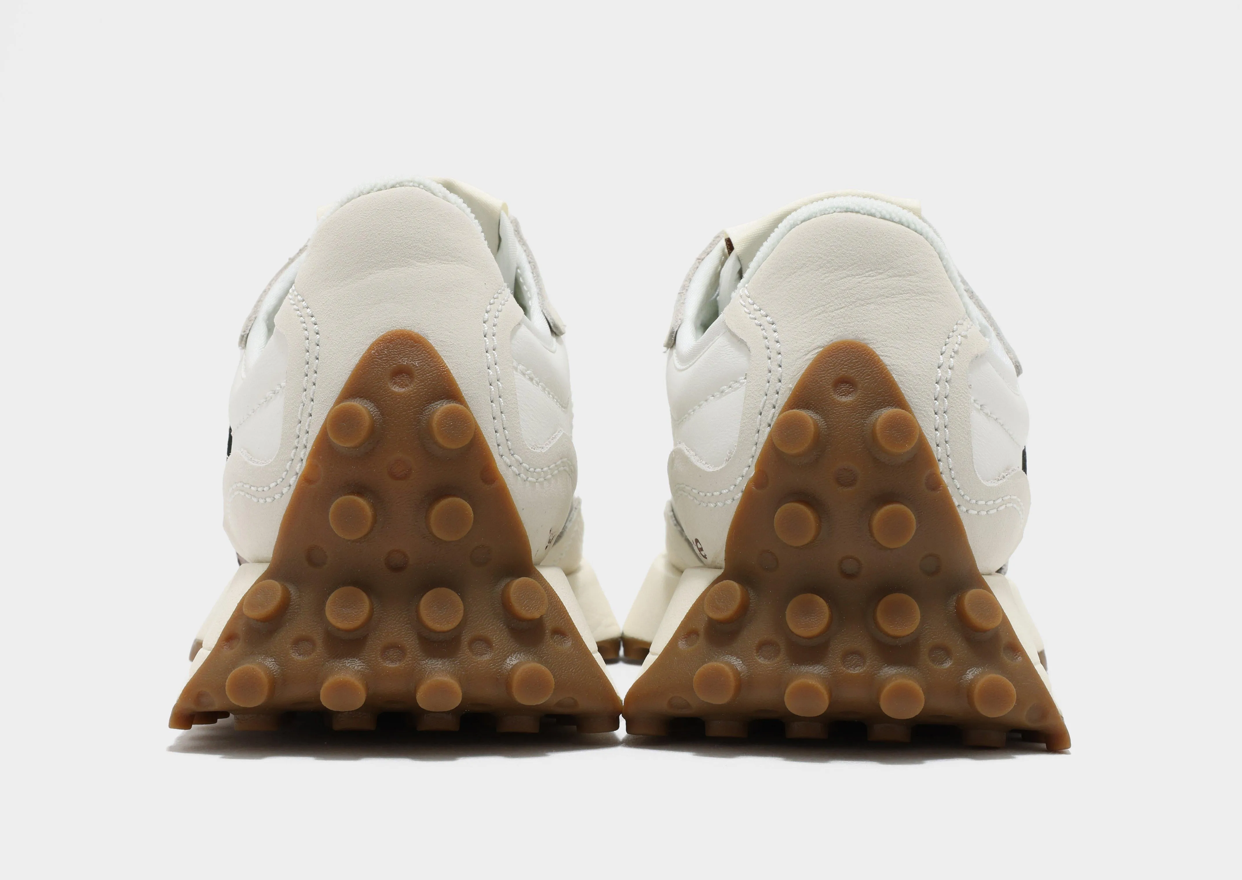 lightweight foam shoe material Traction Grooves 327 Women's