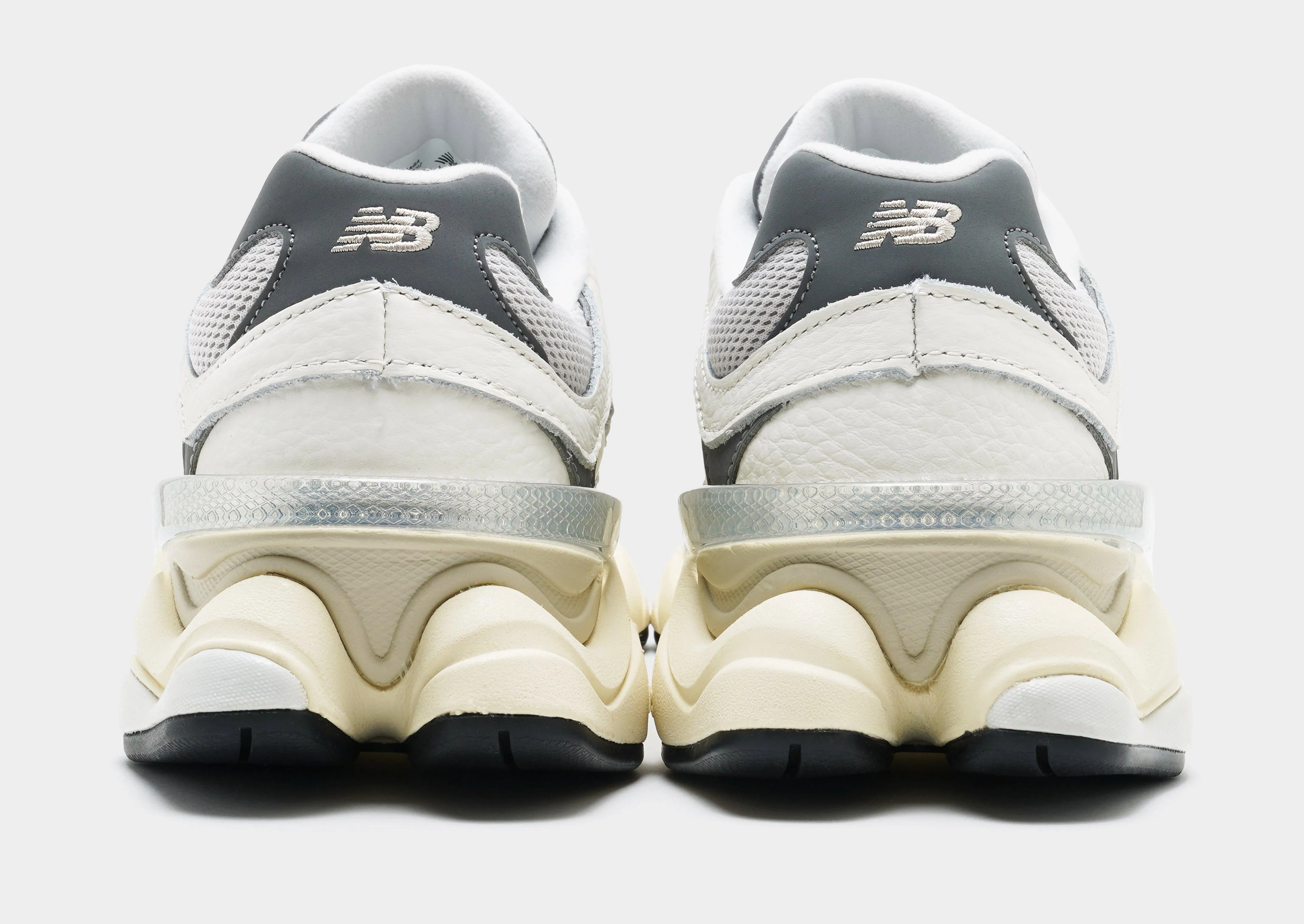 9060 running in a nature reserve flexible outsole running shoes