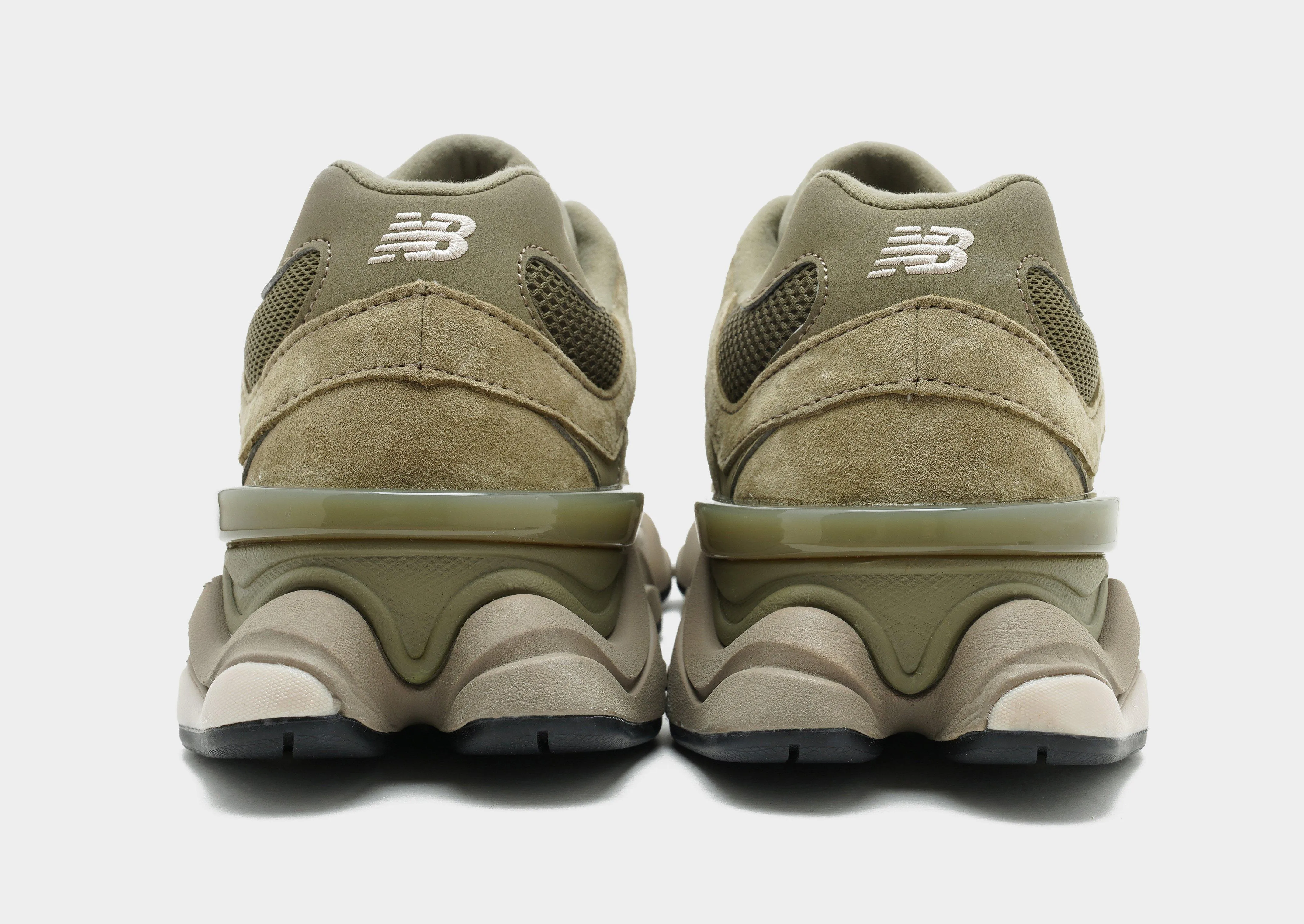 9060 weekday runner shoes running in a arch bridge area shoes
