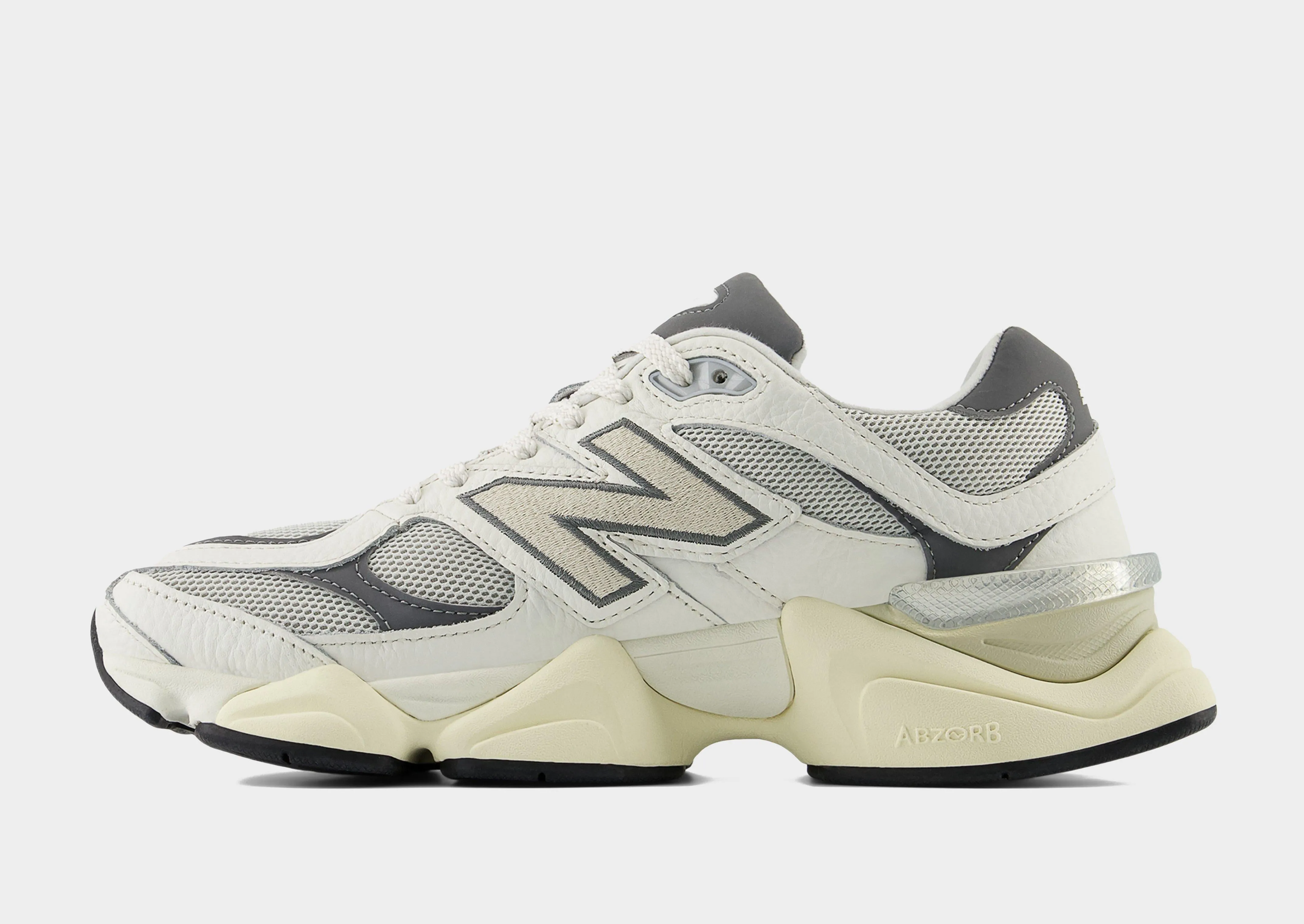 9060 Women's breathable mesh shoe aspect