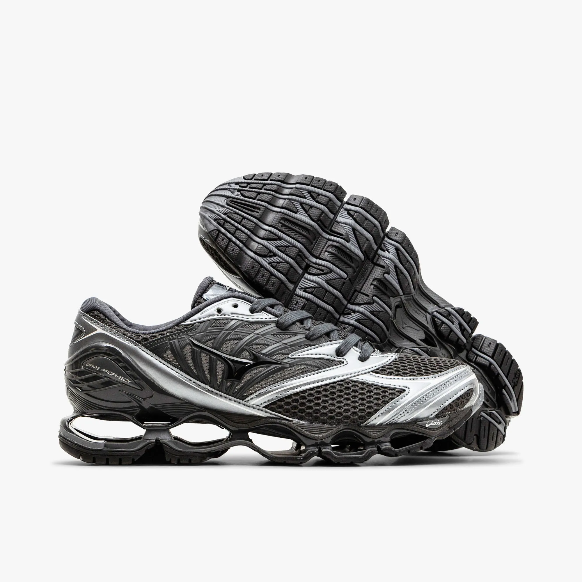 High-Traction Sole Mizuno Wave Prophecy LS
