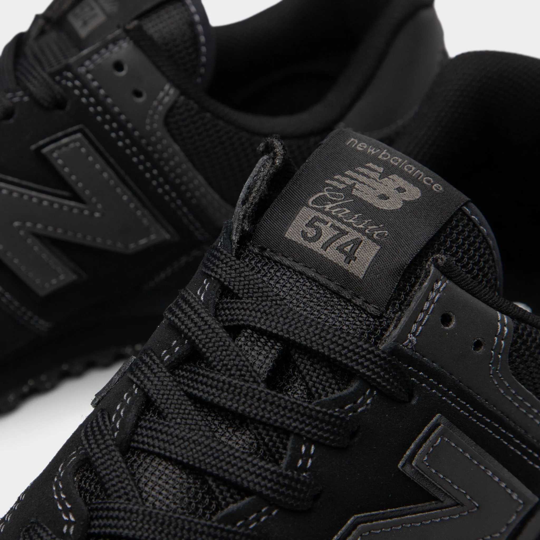 New Balance ML574EVE / Black running on the beach Comfort - enhancing