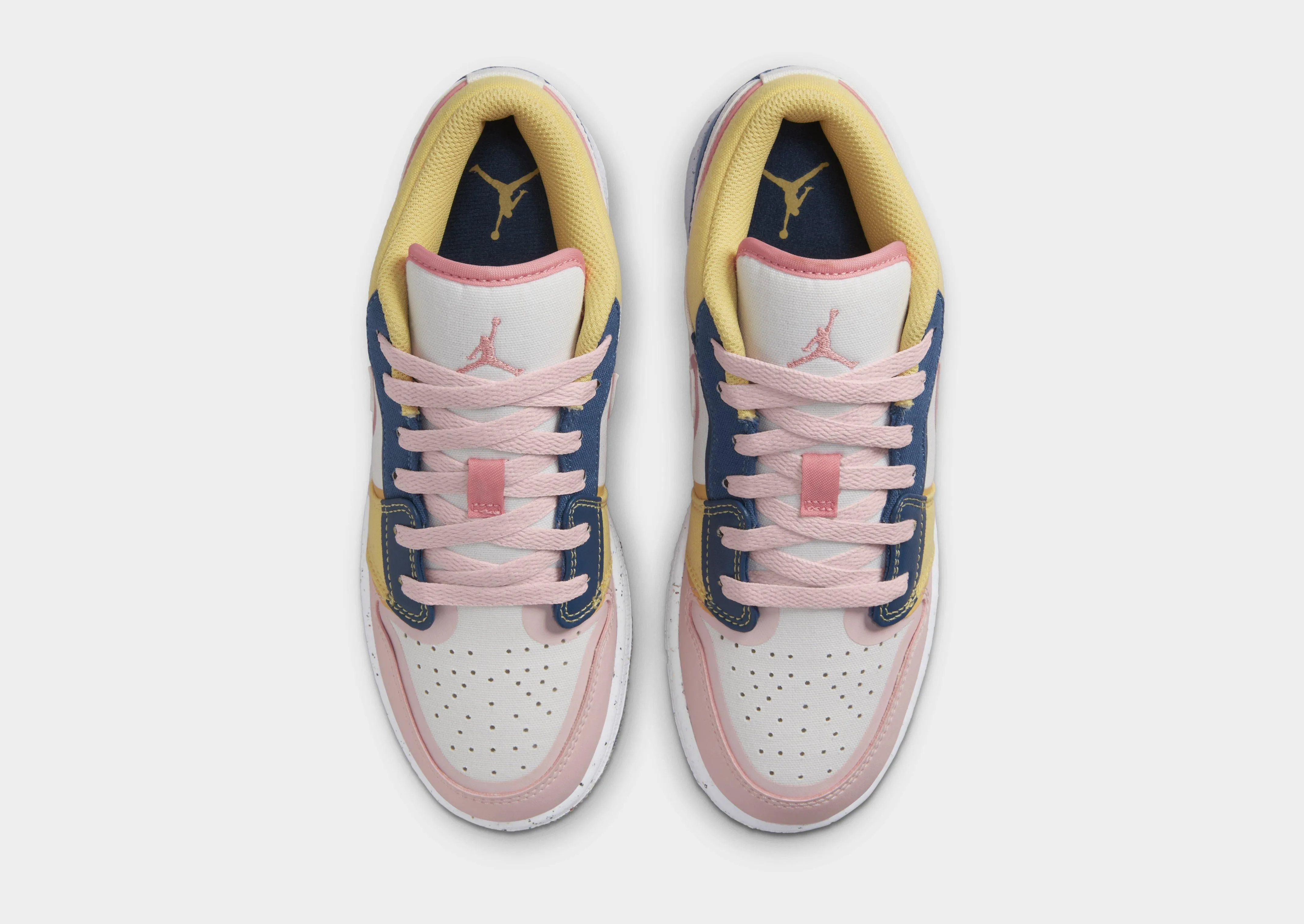 Air 1 Low SE Junior's portable Lace Up System