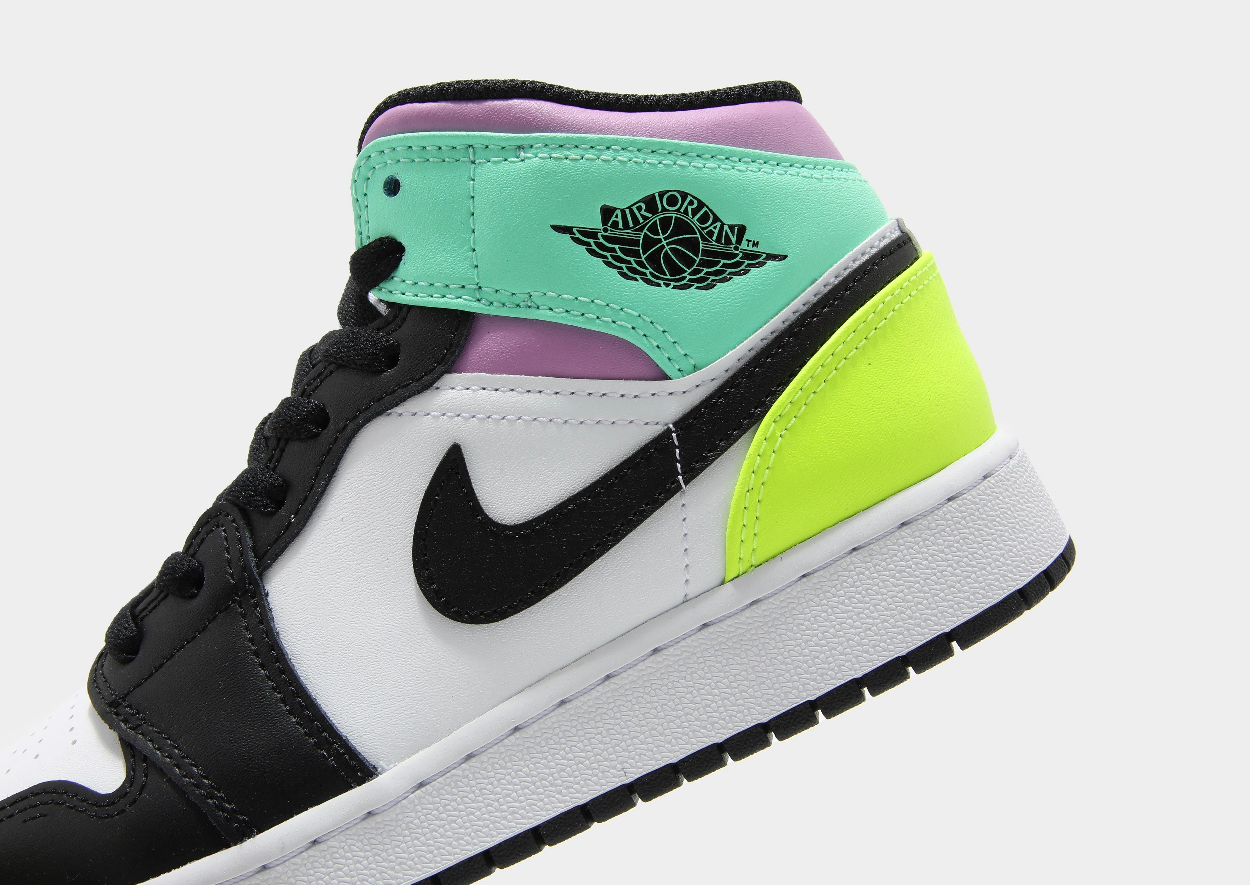 Air 1 Mid Junior's LaceUpDesign indoor activity