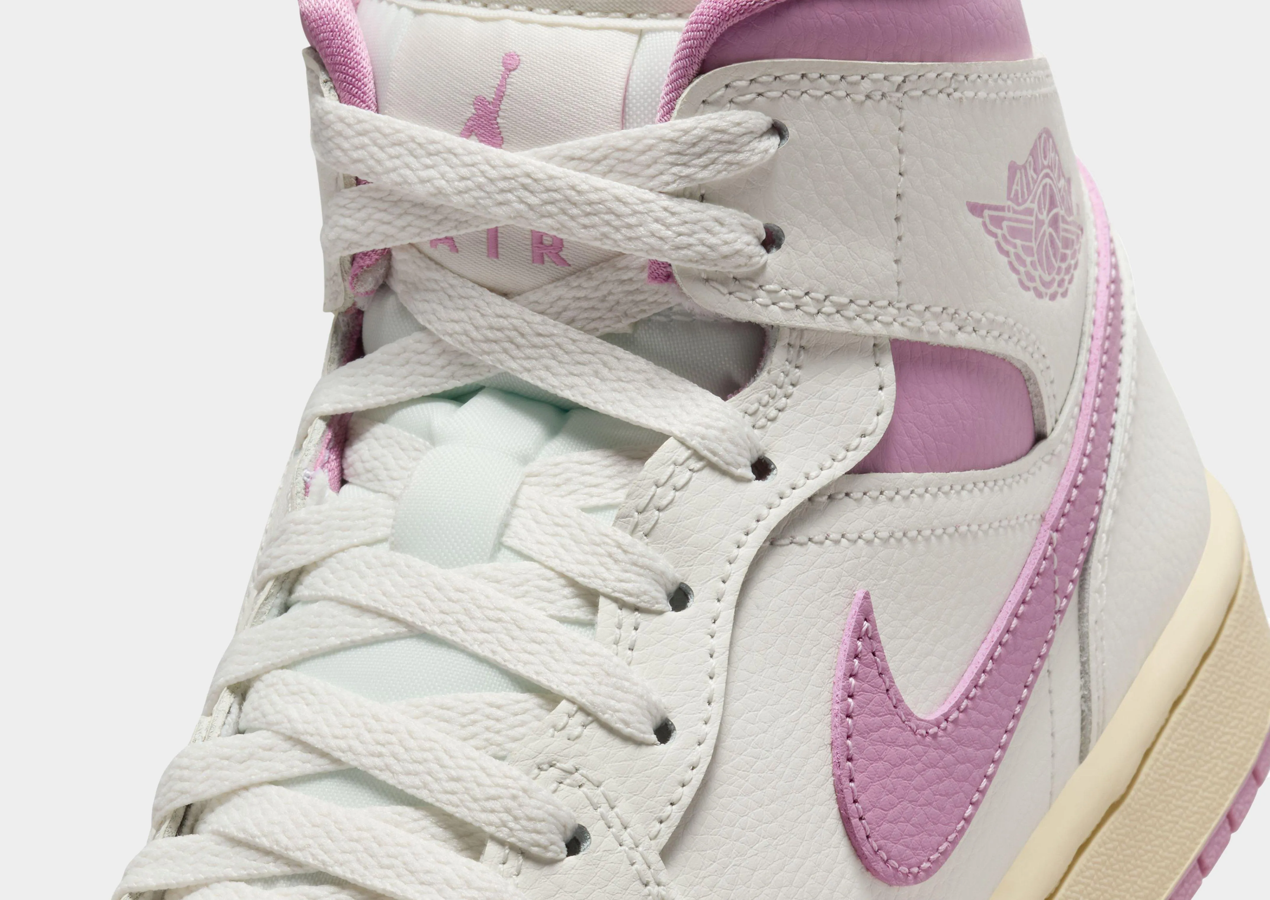 Air 1 Mid Women's Boosted style