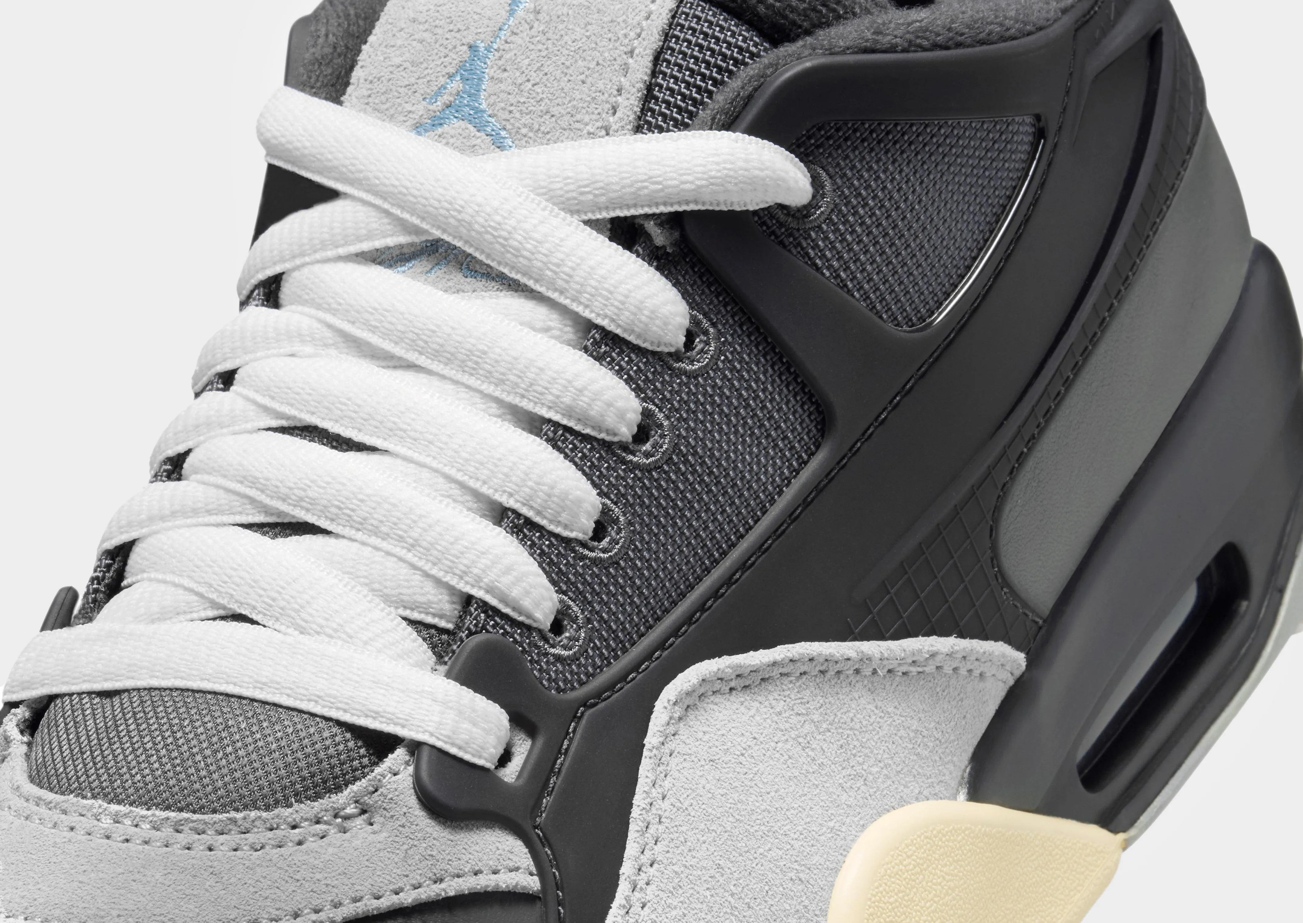 Air 4 RM Athletic Design Easy Maintenance