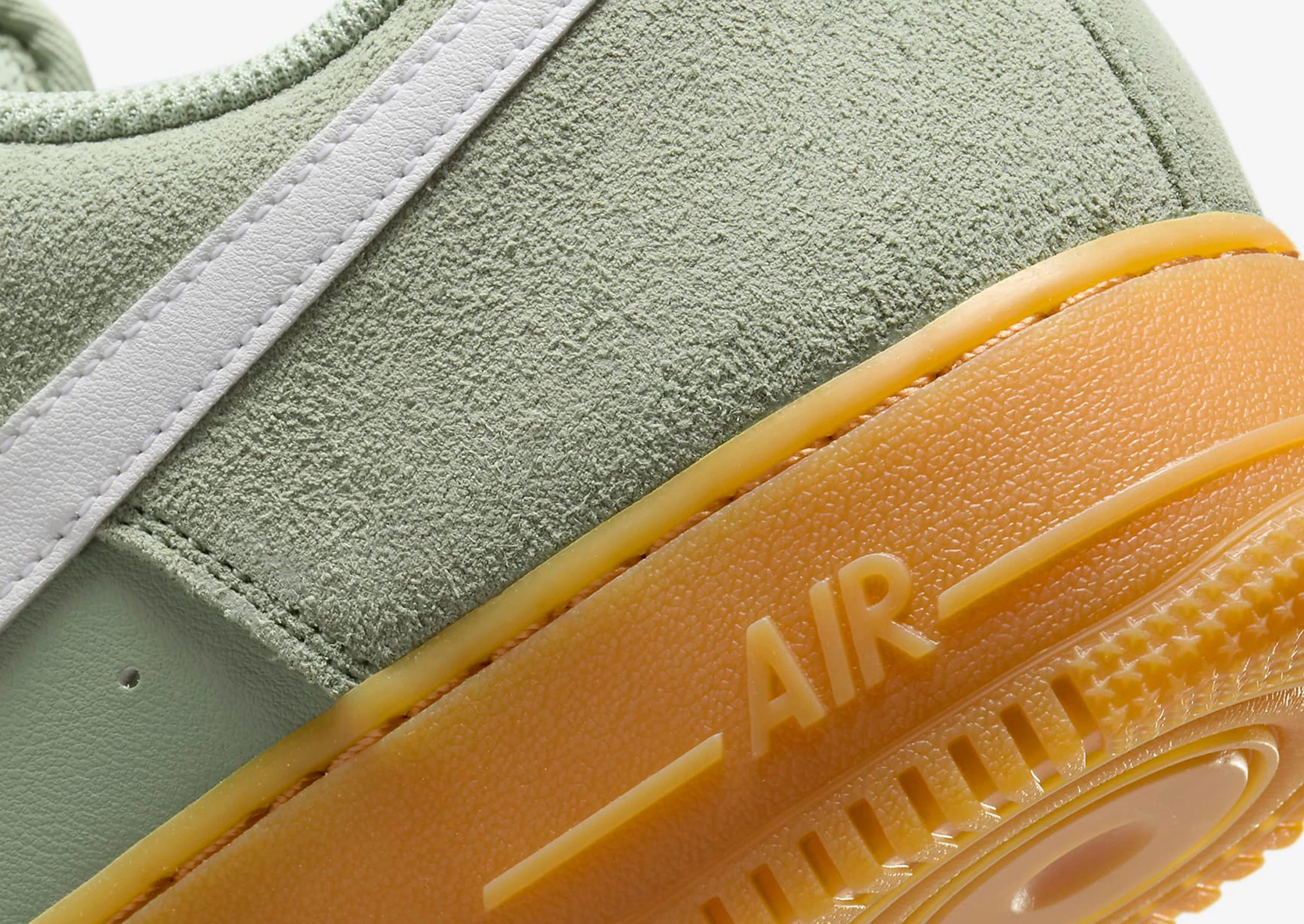 Sleek Ease Textured Outsole Pattern Air Force 1 '07 LV8