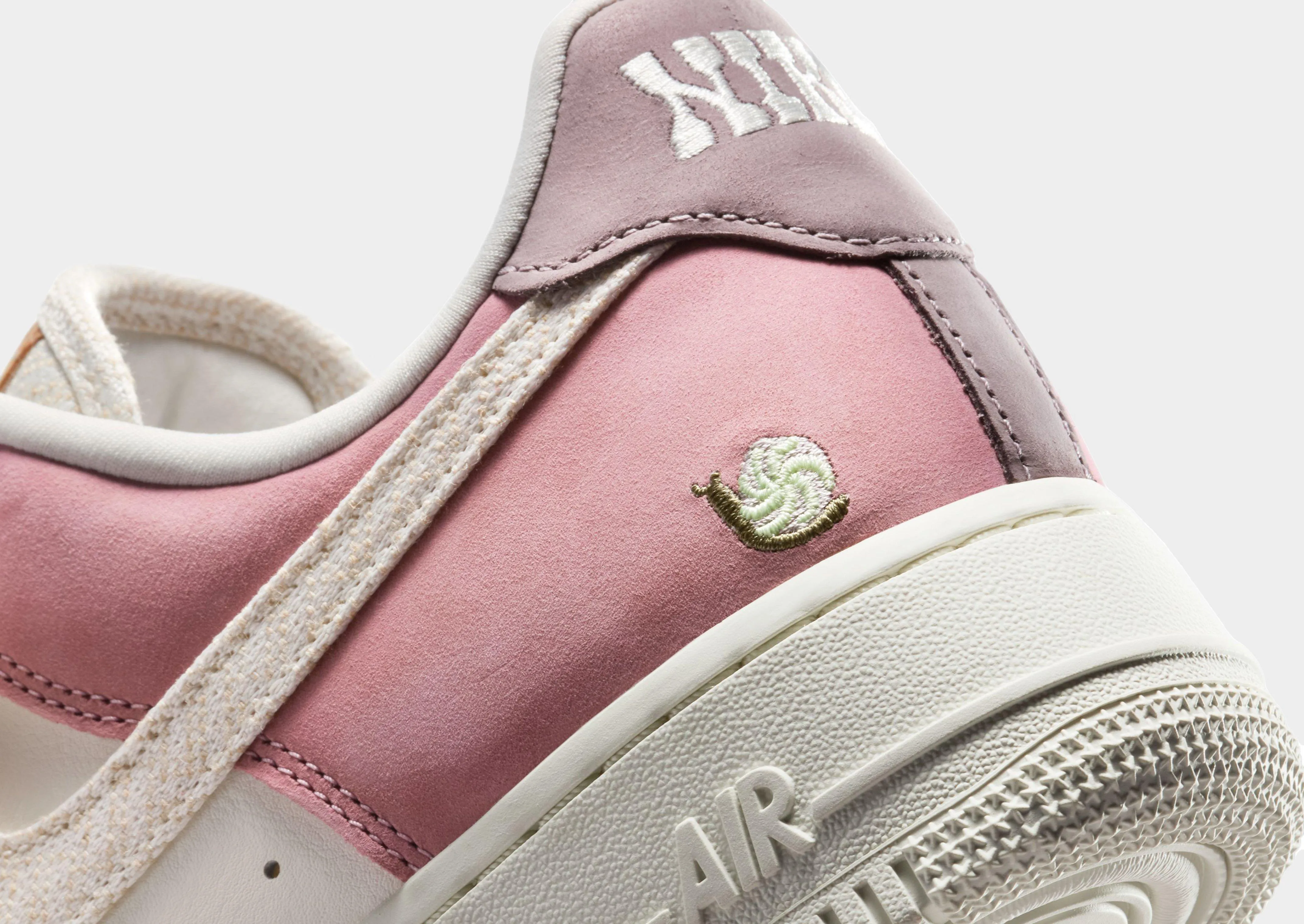Shock Resistance Air Force 1 '07 LX Women's