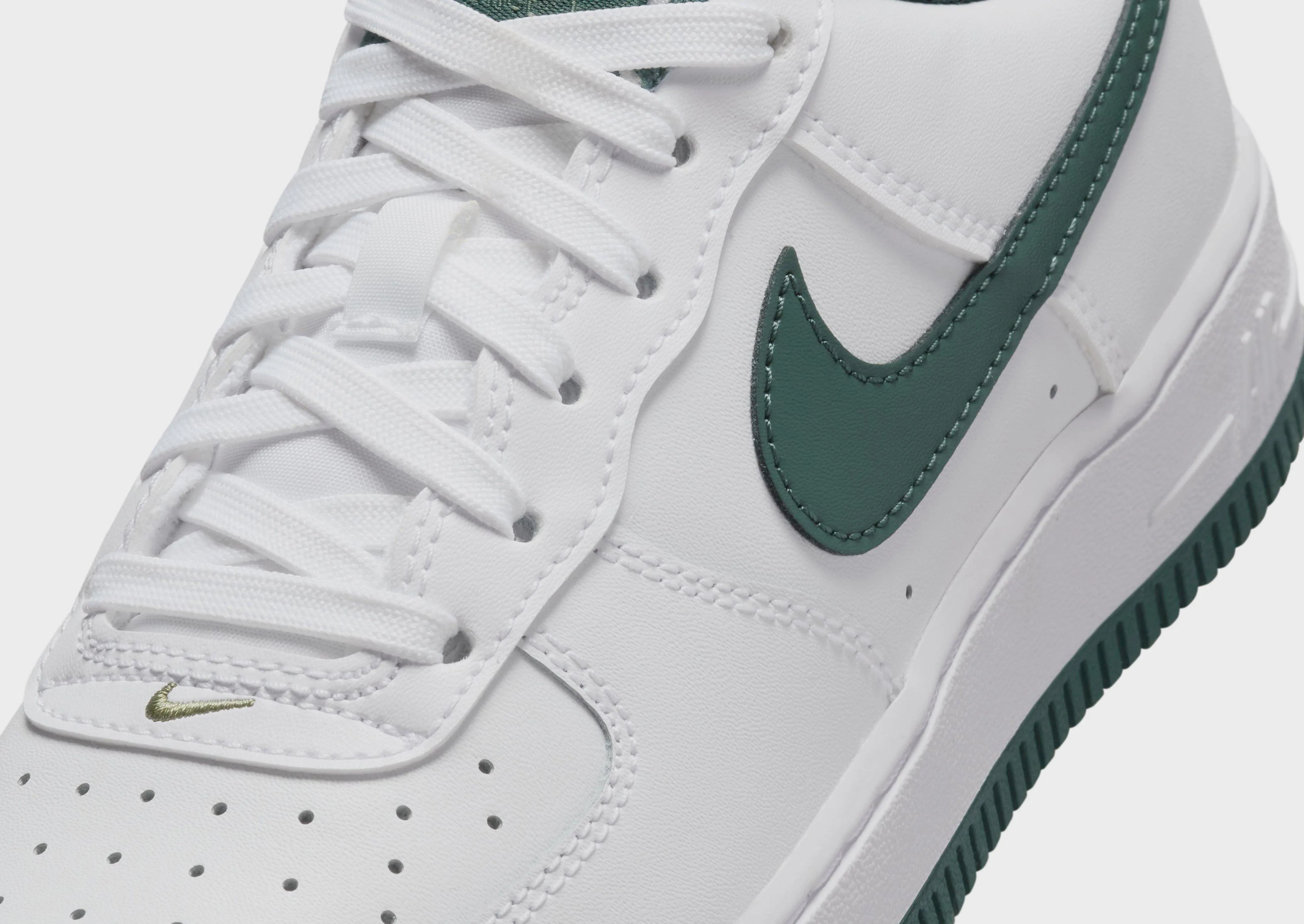 Air Force 1 Junior's Weekend Moves