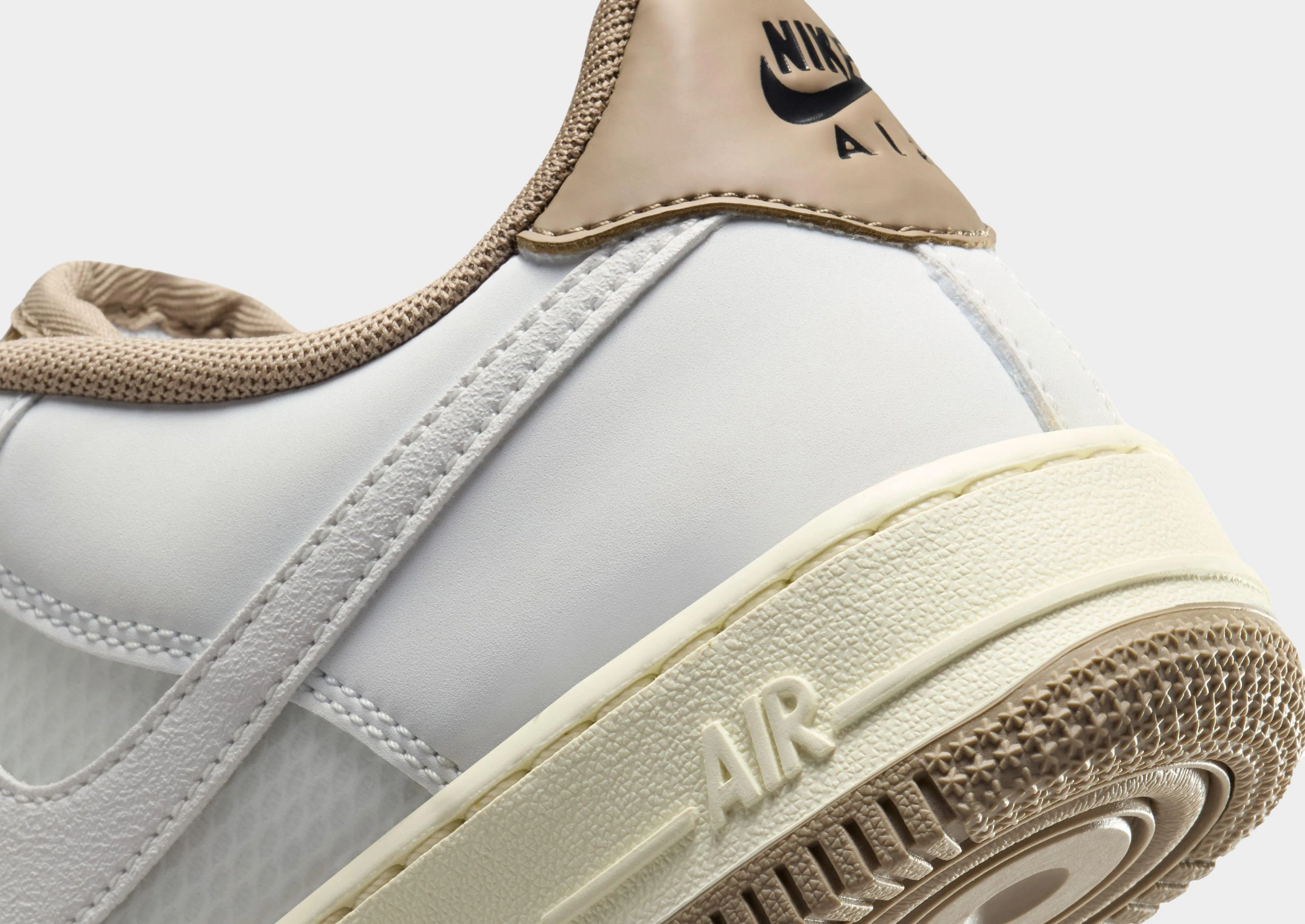 Air Force 1 LV8 Junior's Motion Boost Weekend Routine
