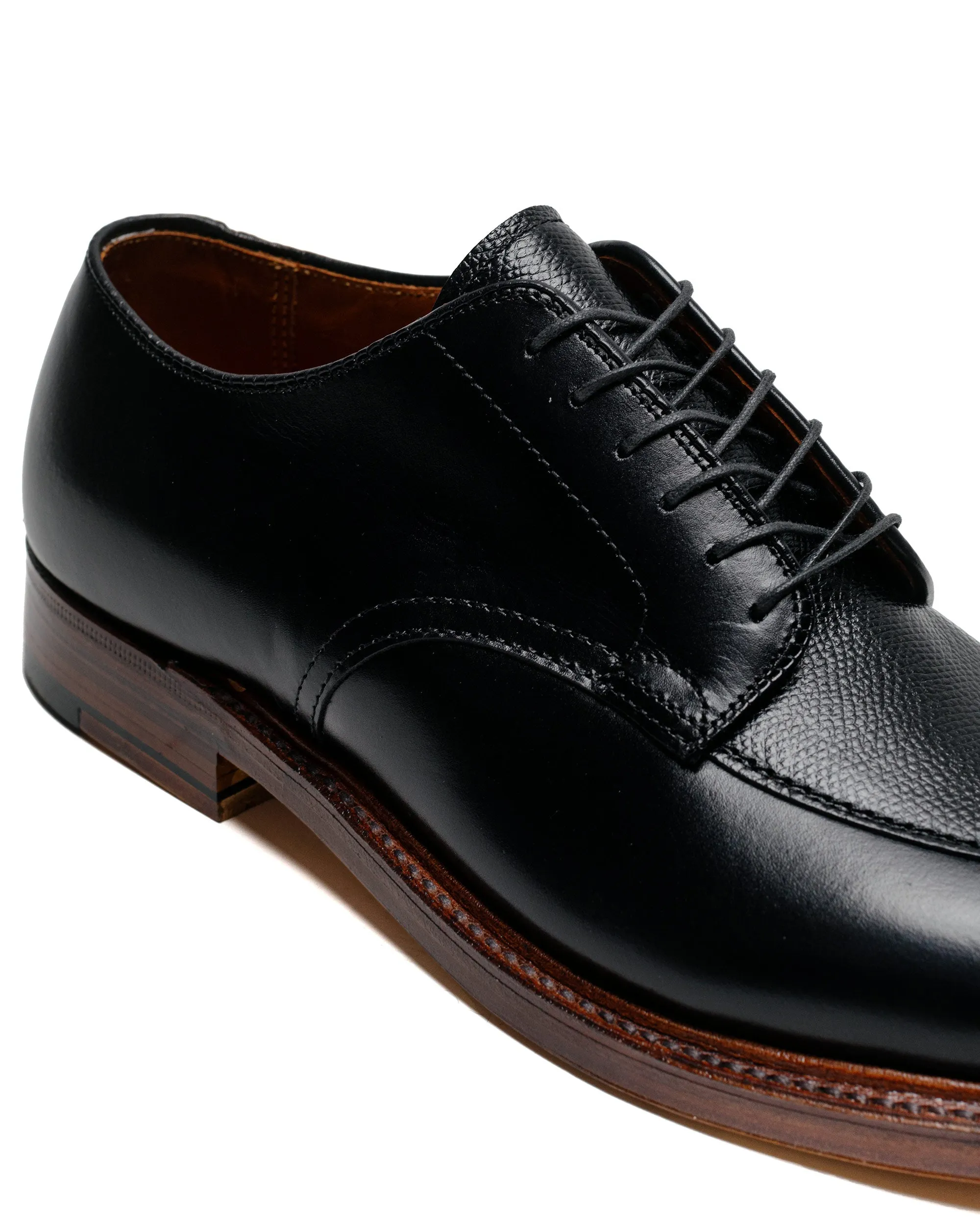 Alden V Tip Blucher Black Calfskin/Black Regina Grain G2603 active seniors baseball players - specific features