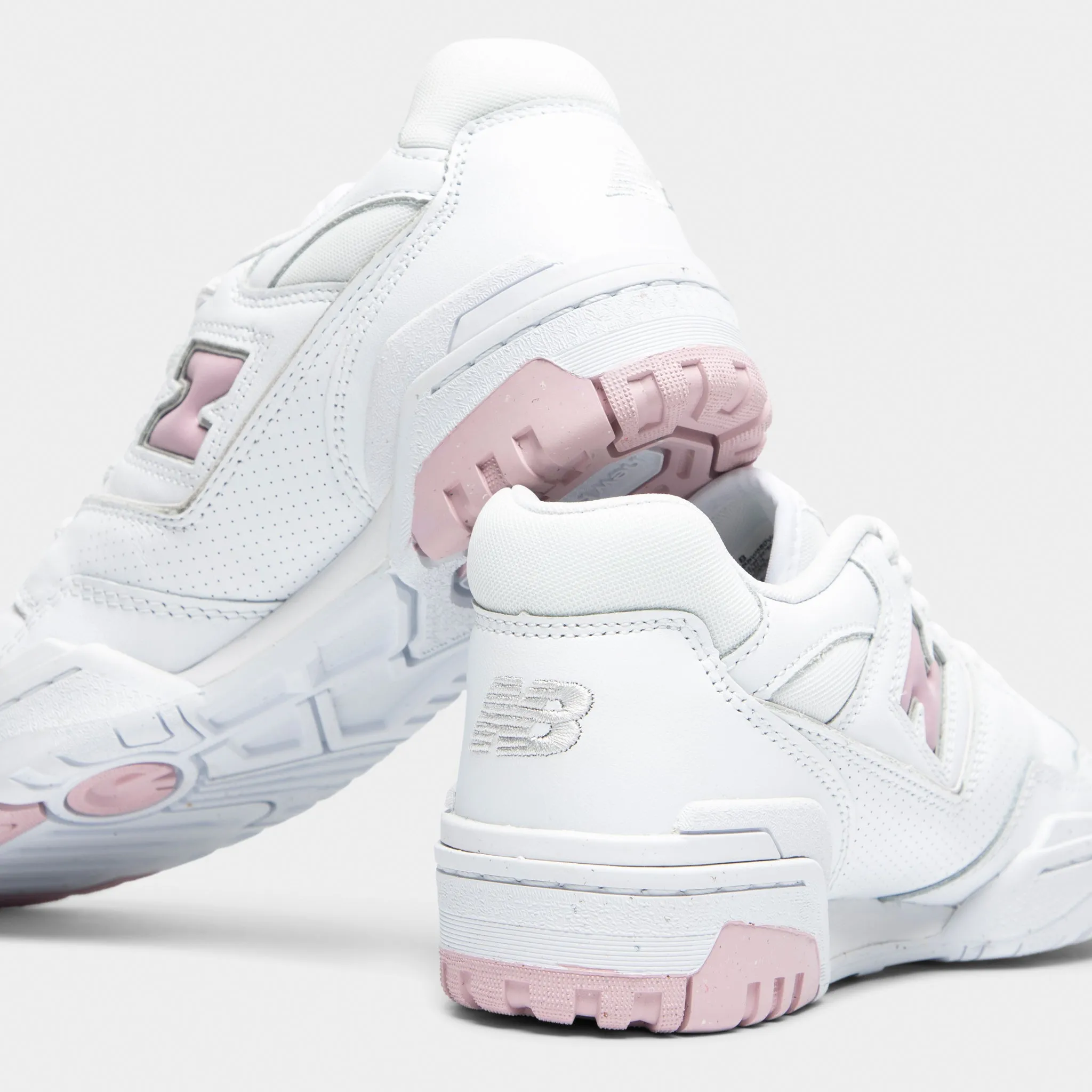 New Balance Women's 550 White / Twilight Haze Asymmetric Collar Padding