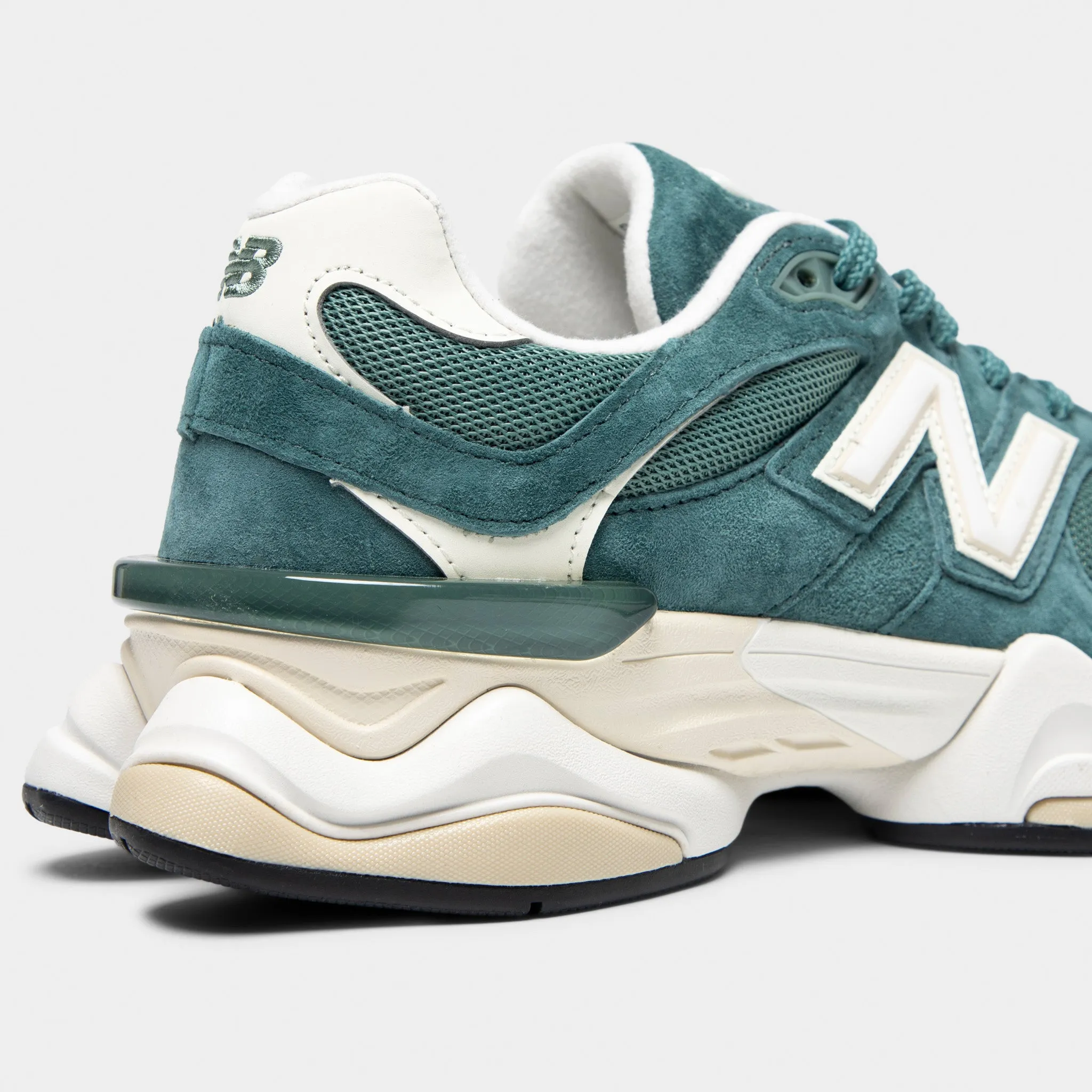neoprene running shoes running on a treadmill at the gym shoes New Balance 9060 New Spruce / Angora