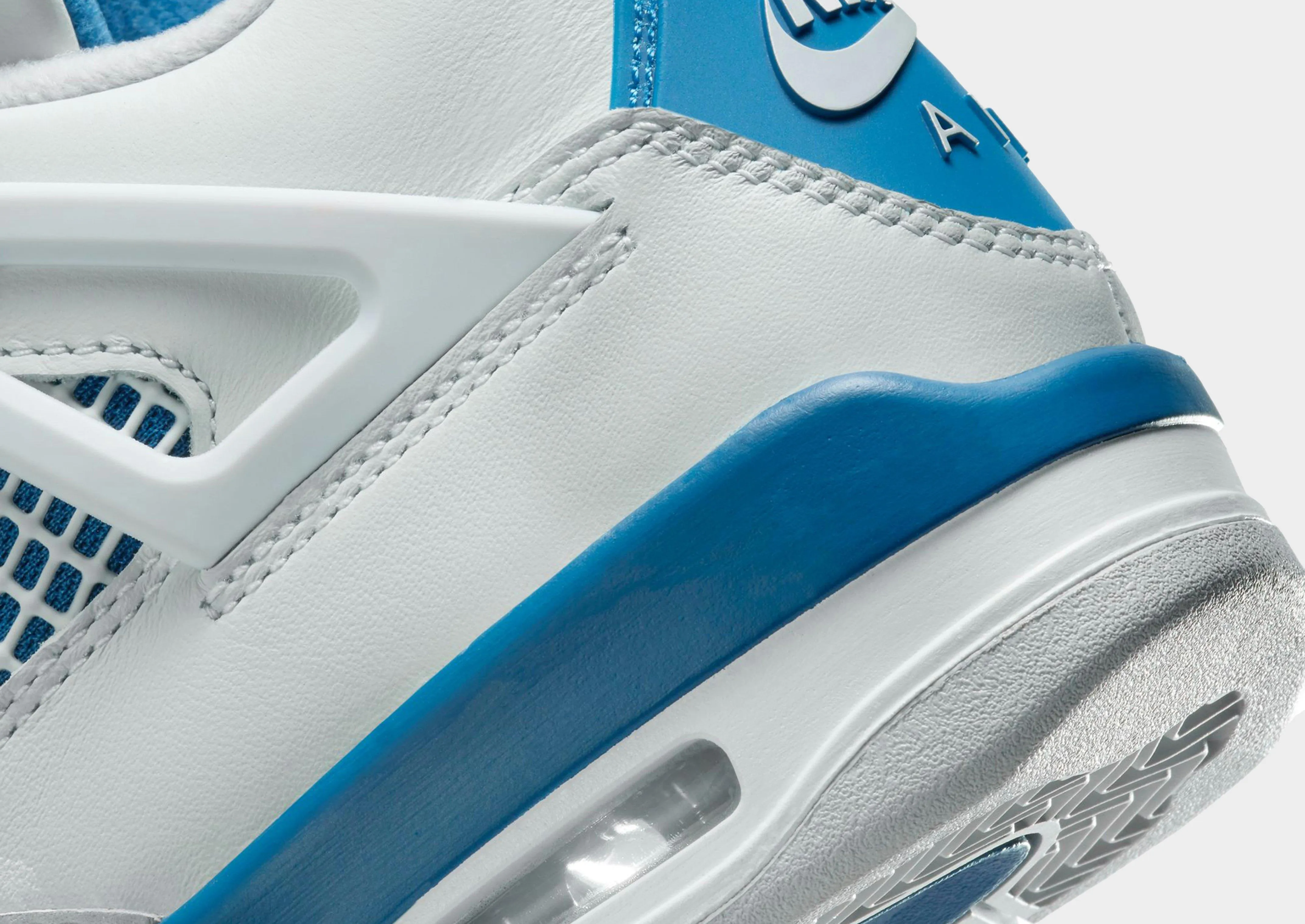 Air 4 Retro Junior's Adaptive Shape Form Support