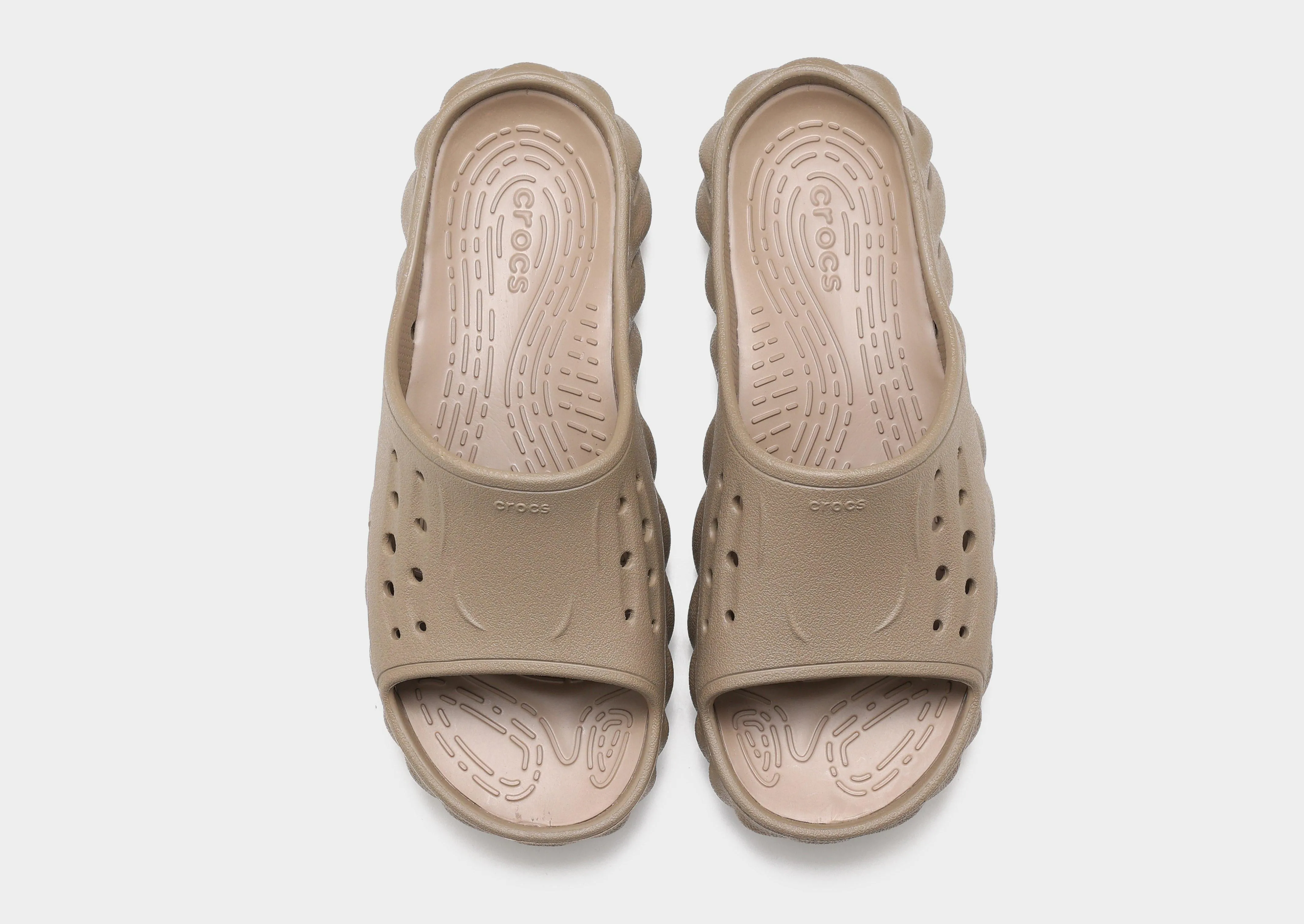 Echo Slides Poolside Look