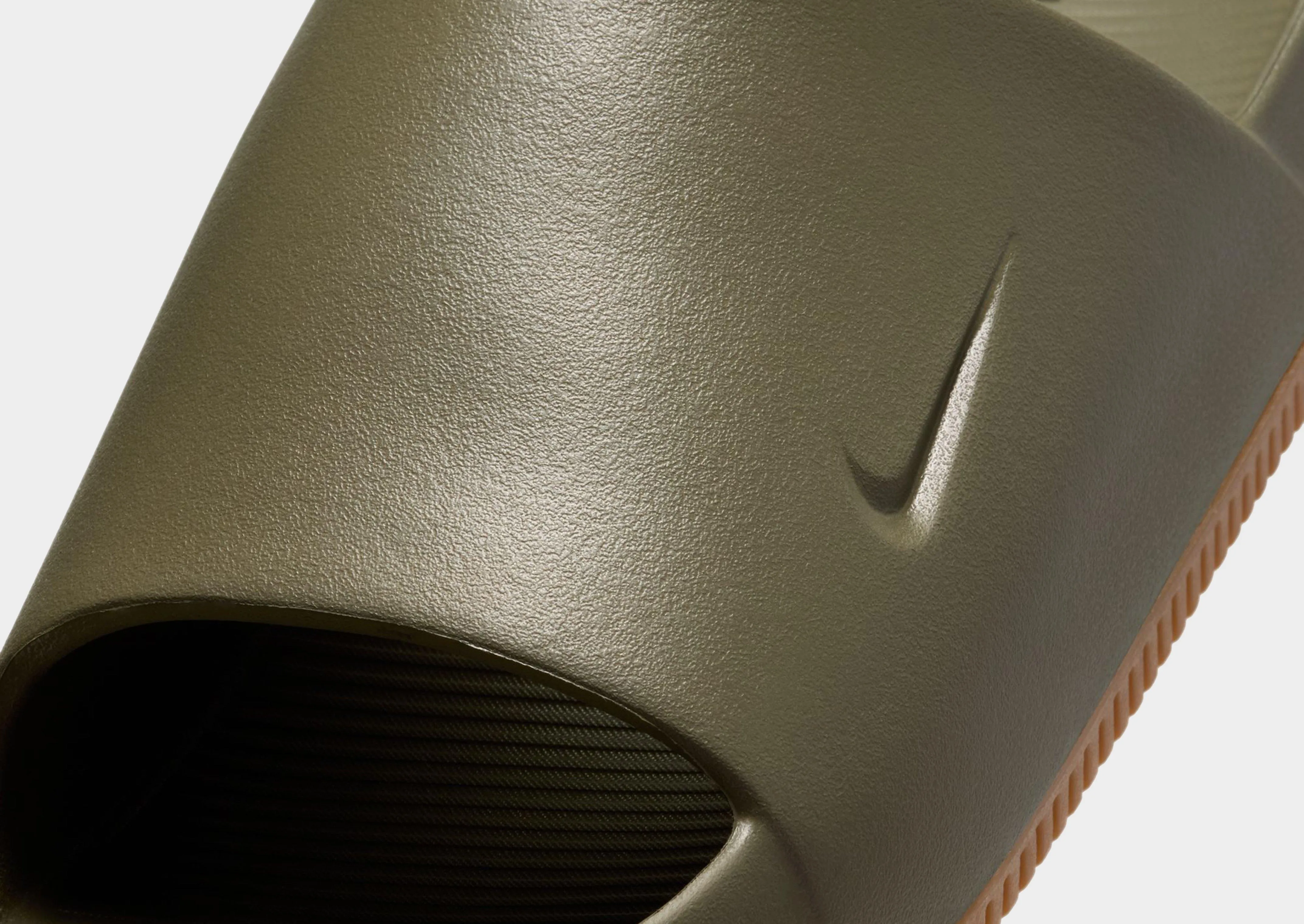 Decoupled Heel Construction Calm Slides