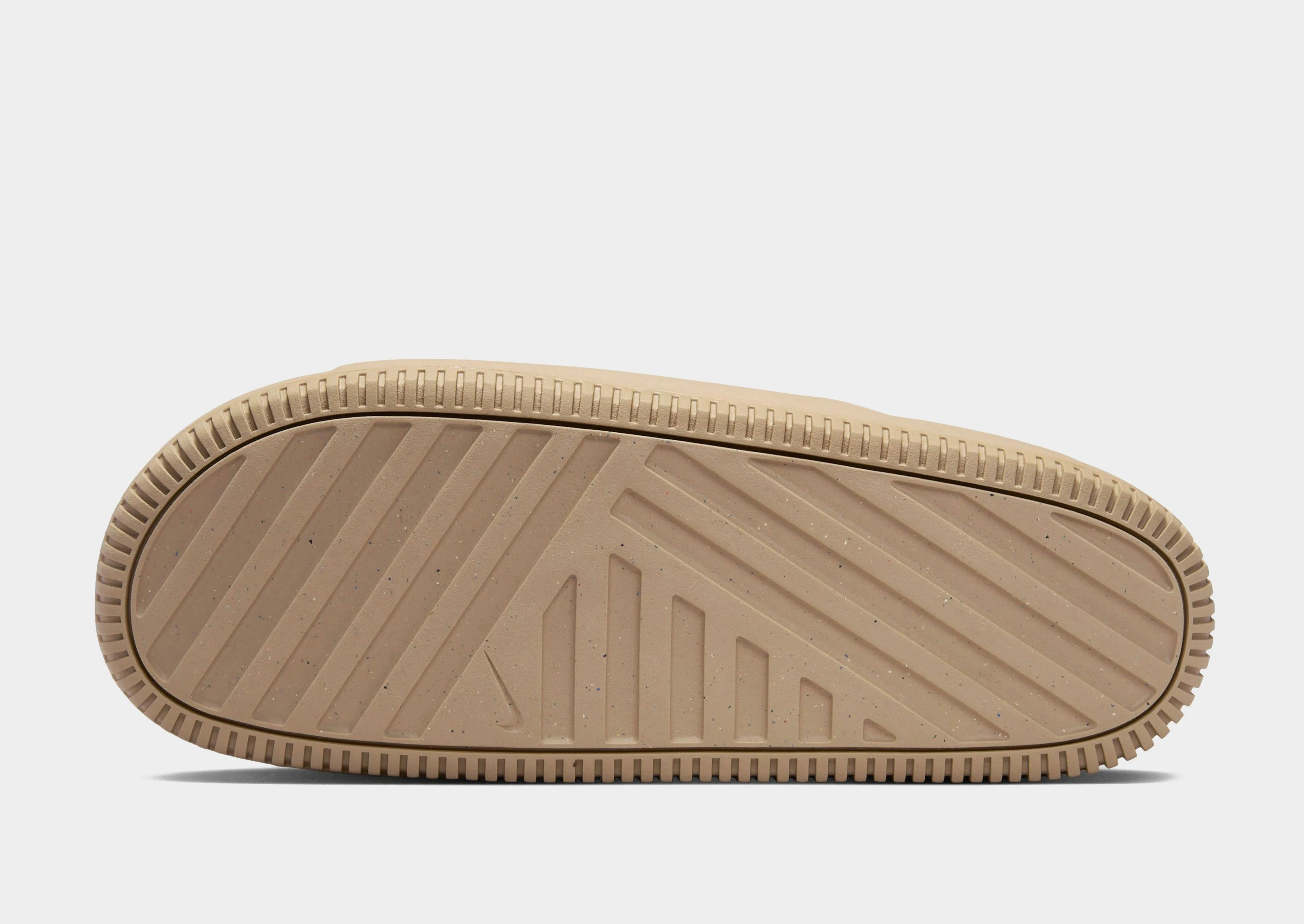 Fashion-forward materials Calm Slides