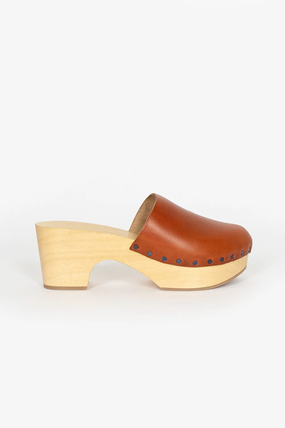 Leather Heeled Clog Premium Comfort Subtle Lines