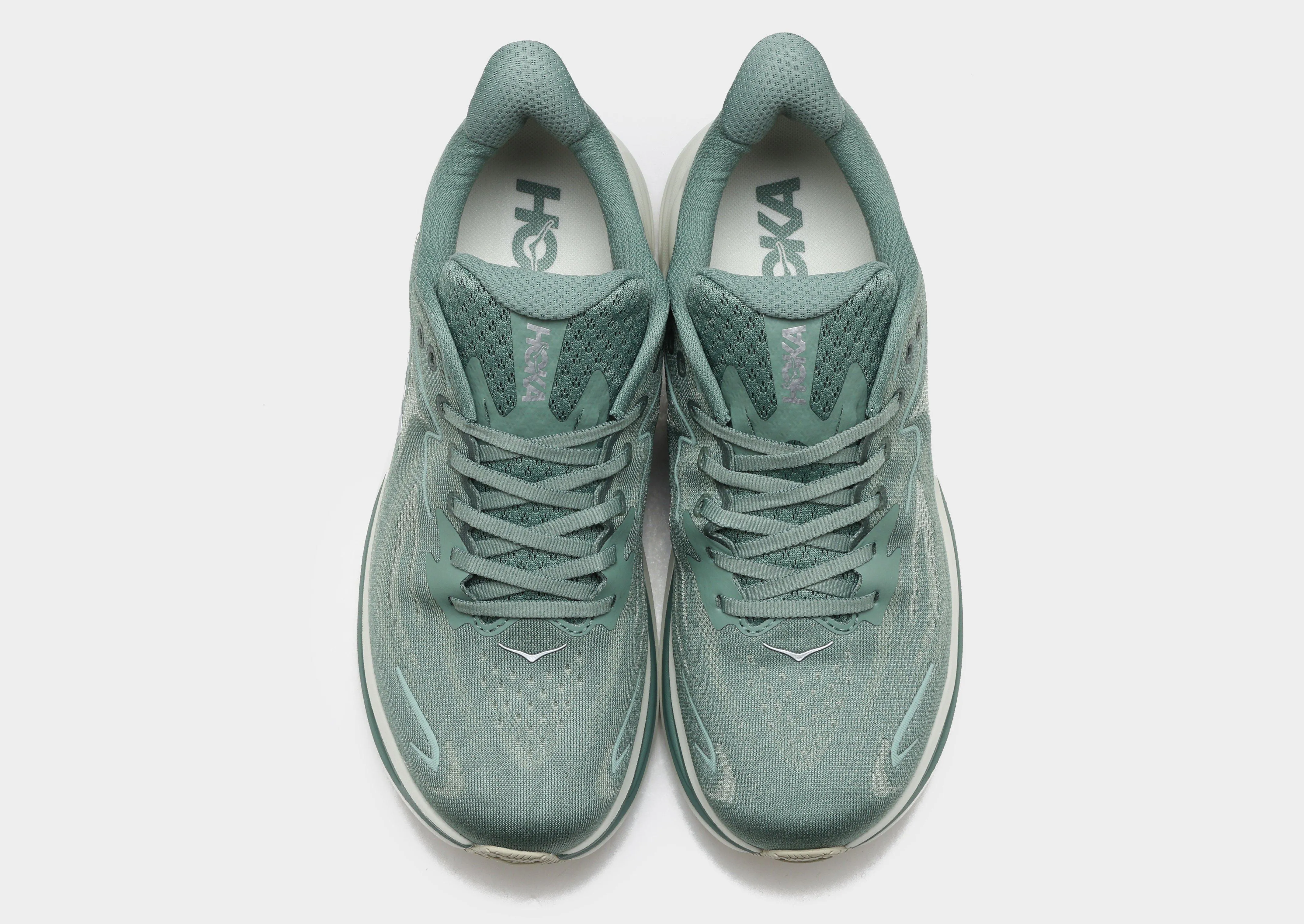 running in smooth tracks shoes Clifton 10