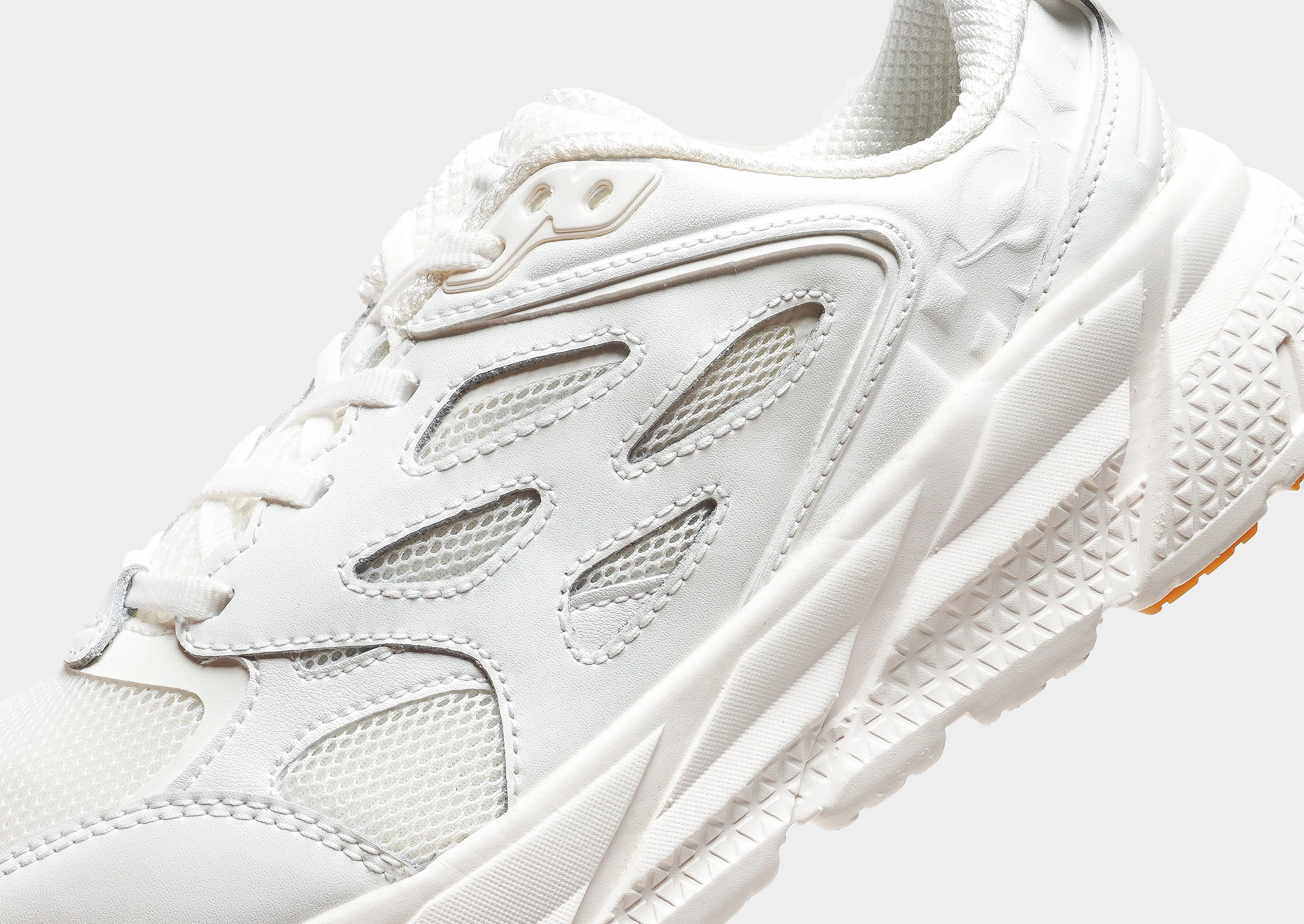 Clifton L Athletics Women's running in a ice field area shoes