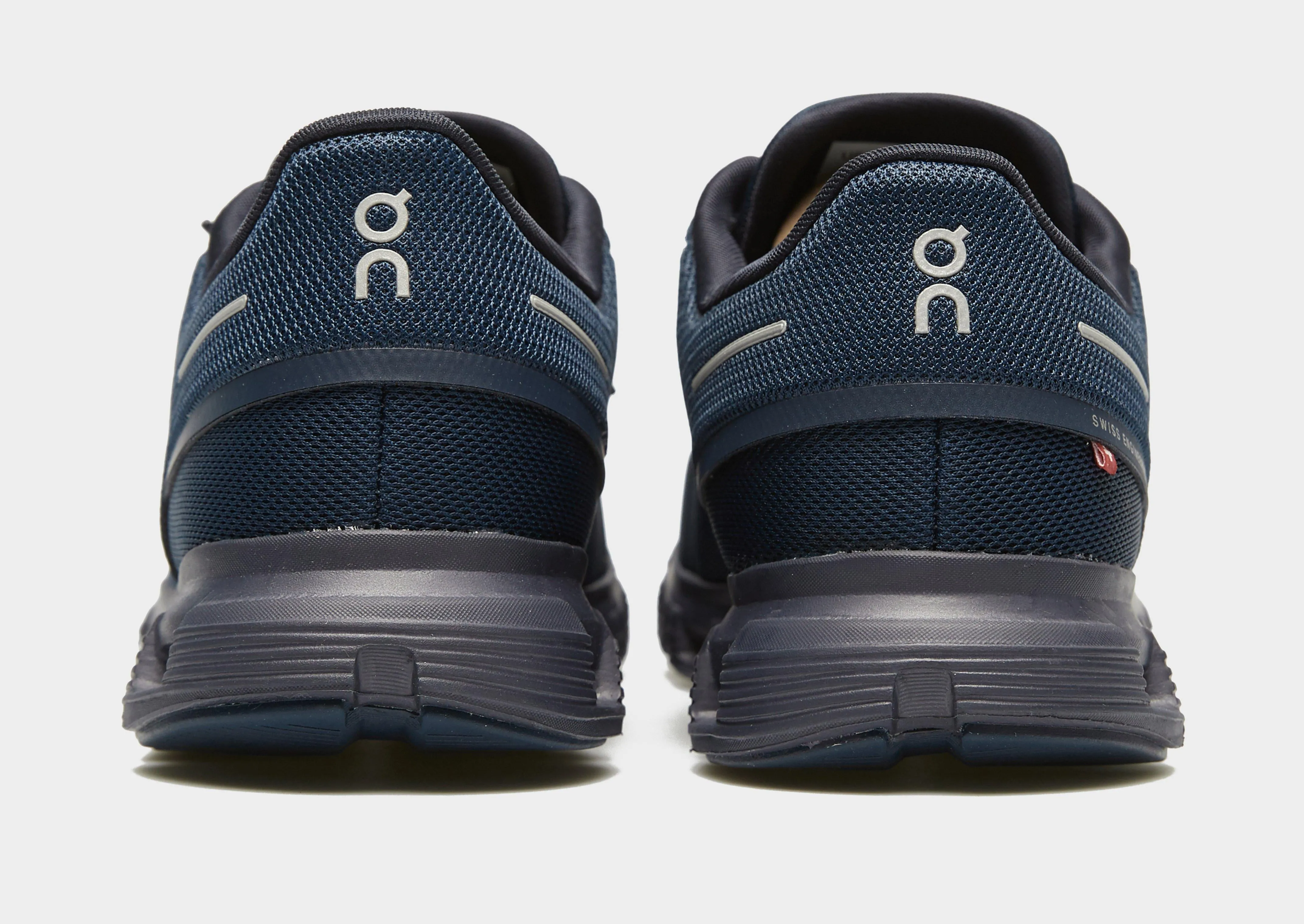 Cloud 6 Relay - race running in a crater area shoes