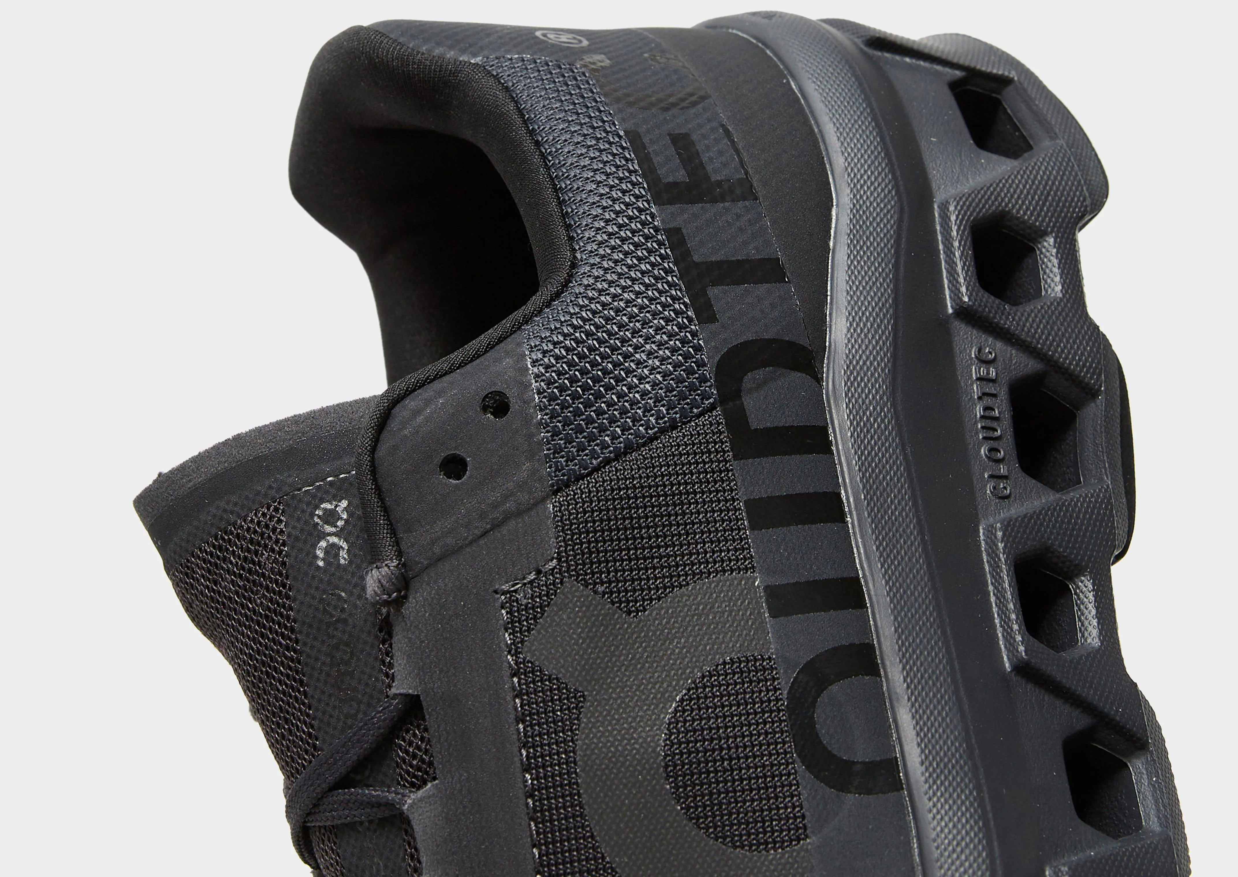 cushioned shoe qualities relay race running option Cloudmonster