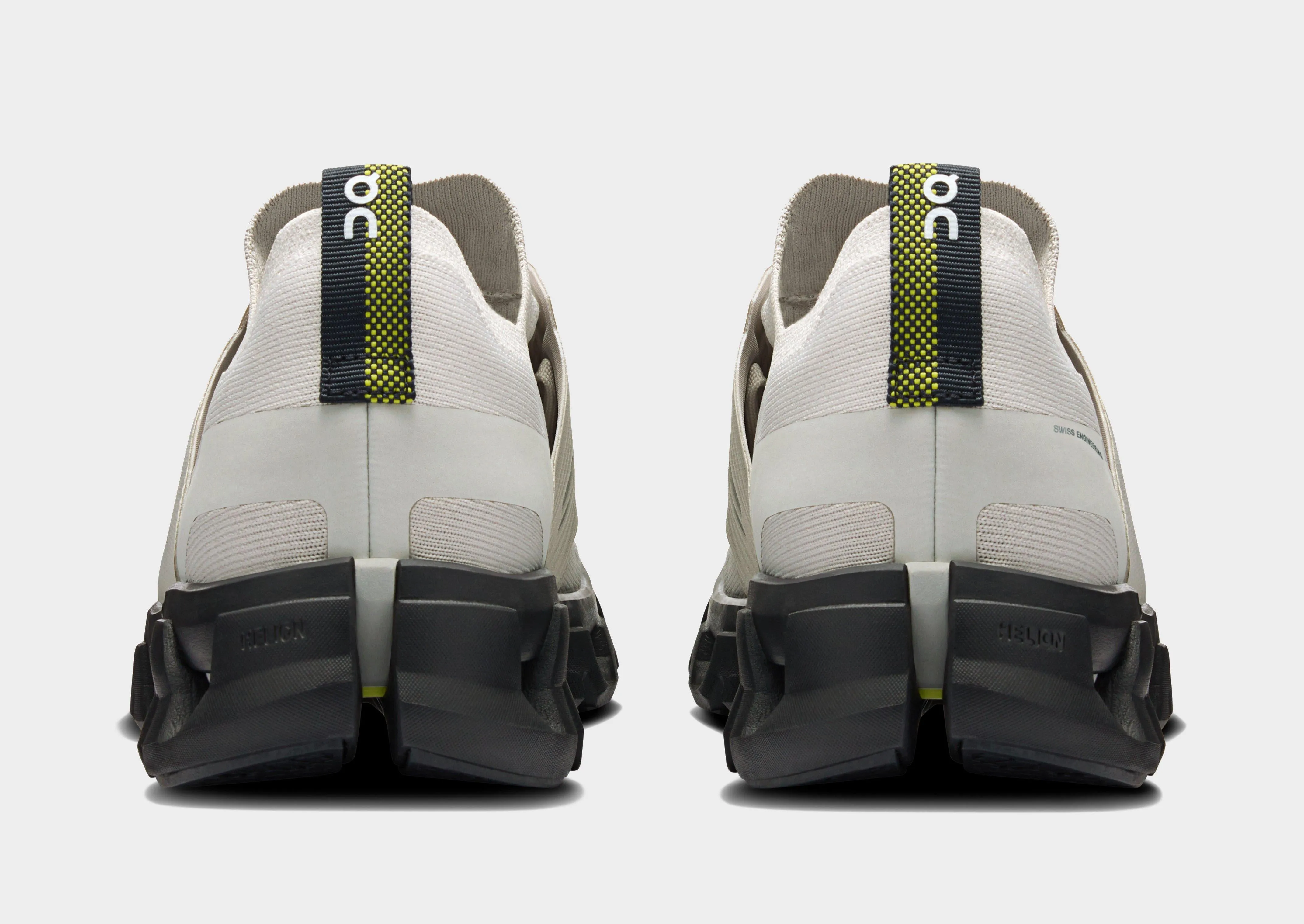 low - profile sole solid - color running shoes Cloudswift 4