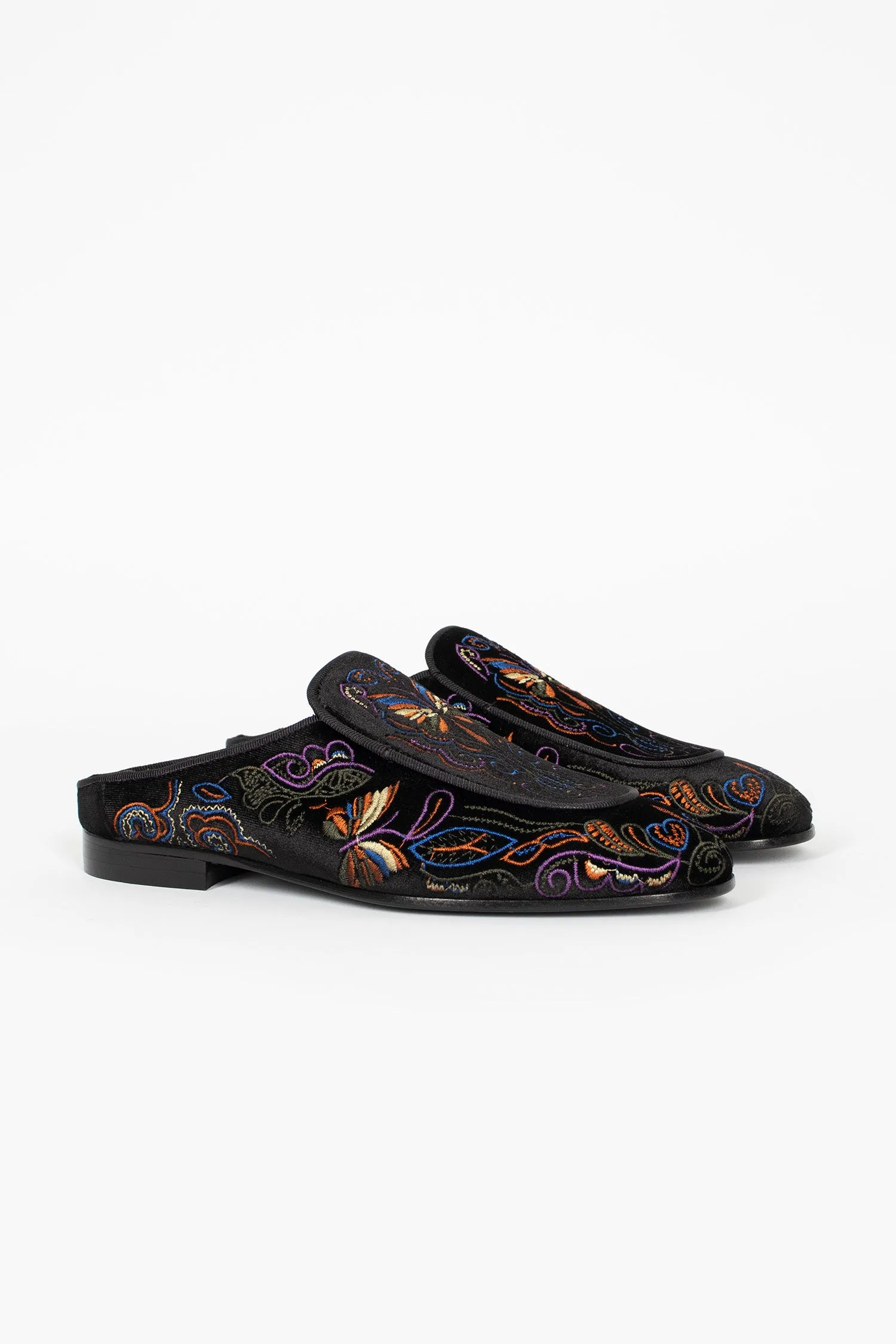 Velvet Mule Black/Papillon Embroidery Sturdy Frame Mountain Trail