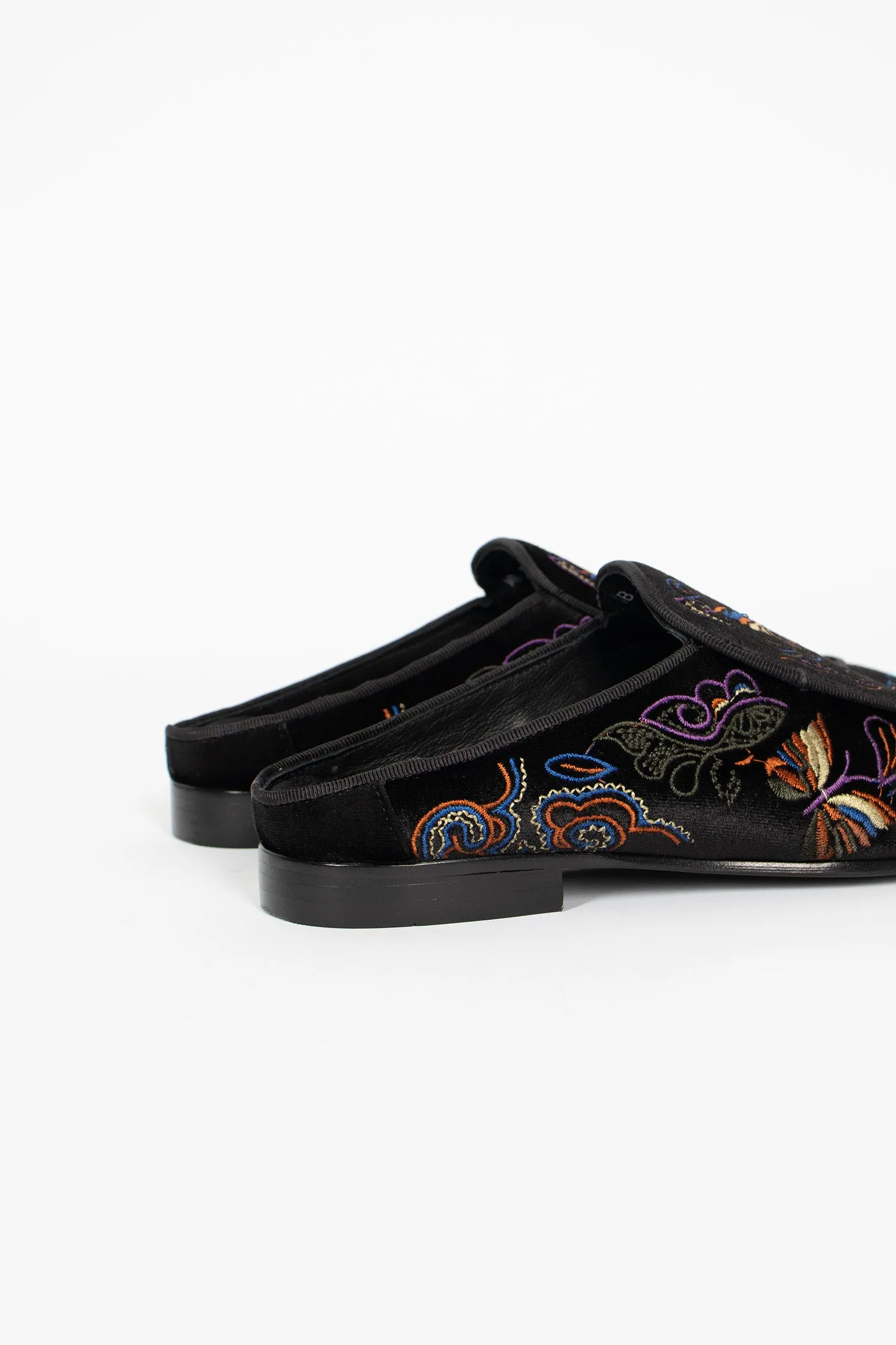 Tokyo Mode Reinforced toe Velvet Mule Black/Papillon Embroidery
