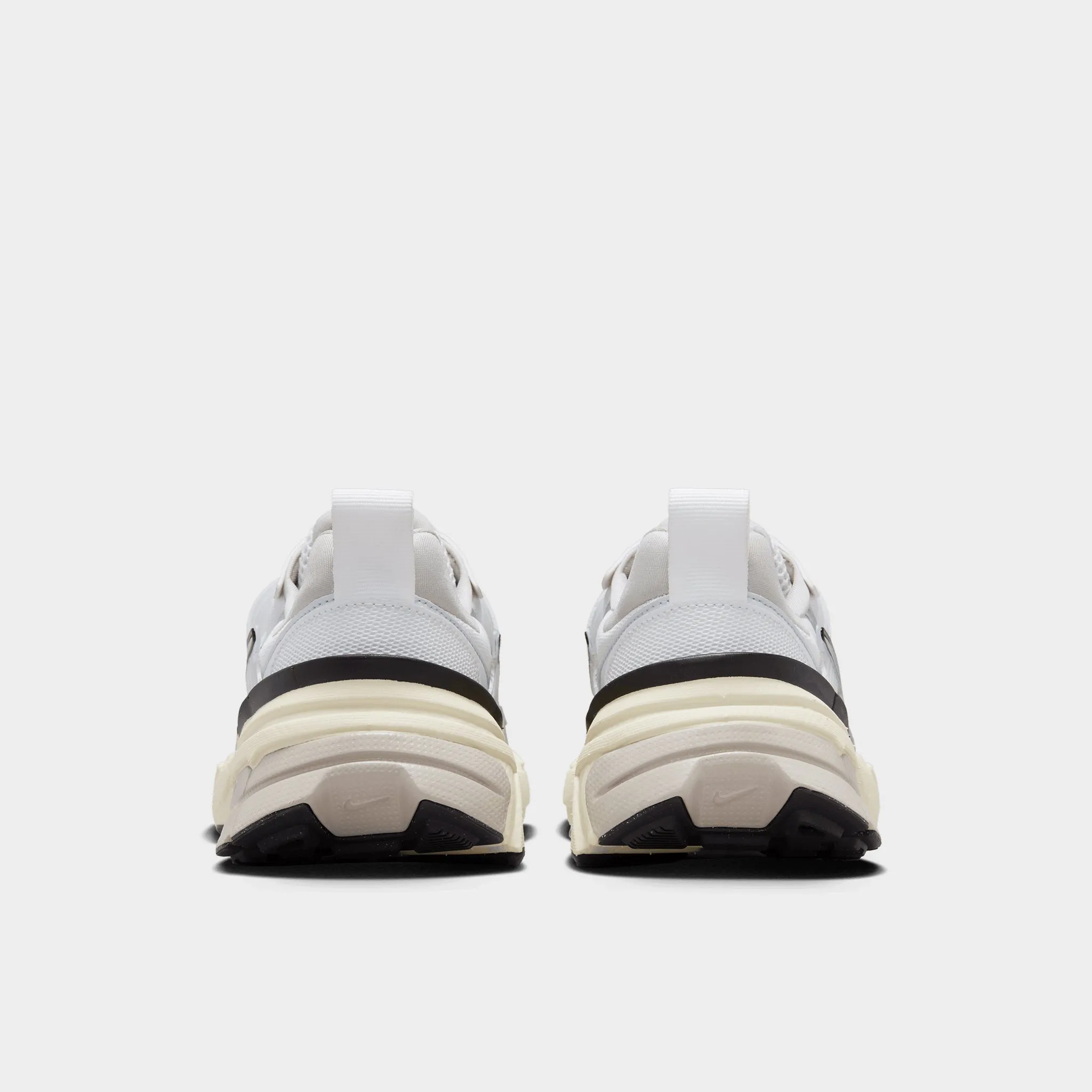 Soft - landing Nike Women's V2K Run Summit White / Metallic Silver