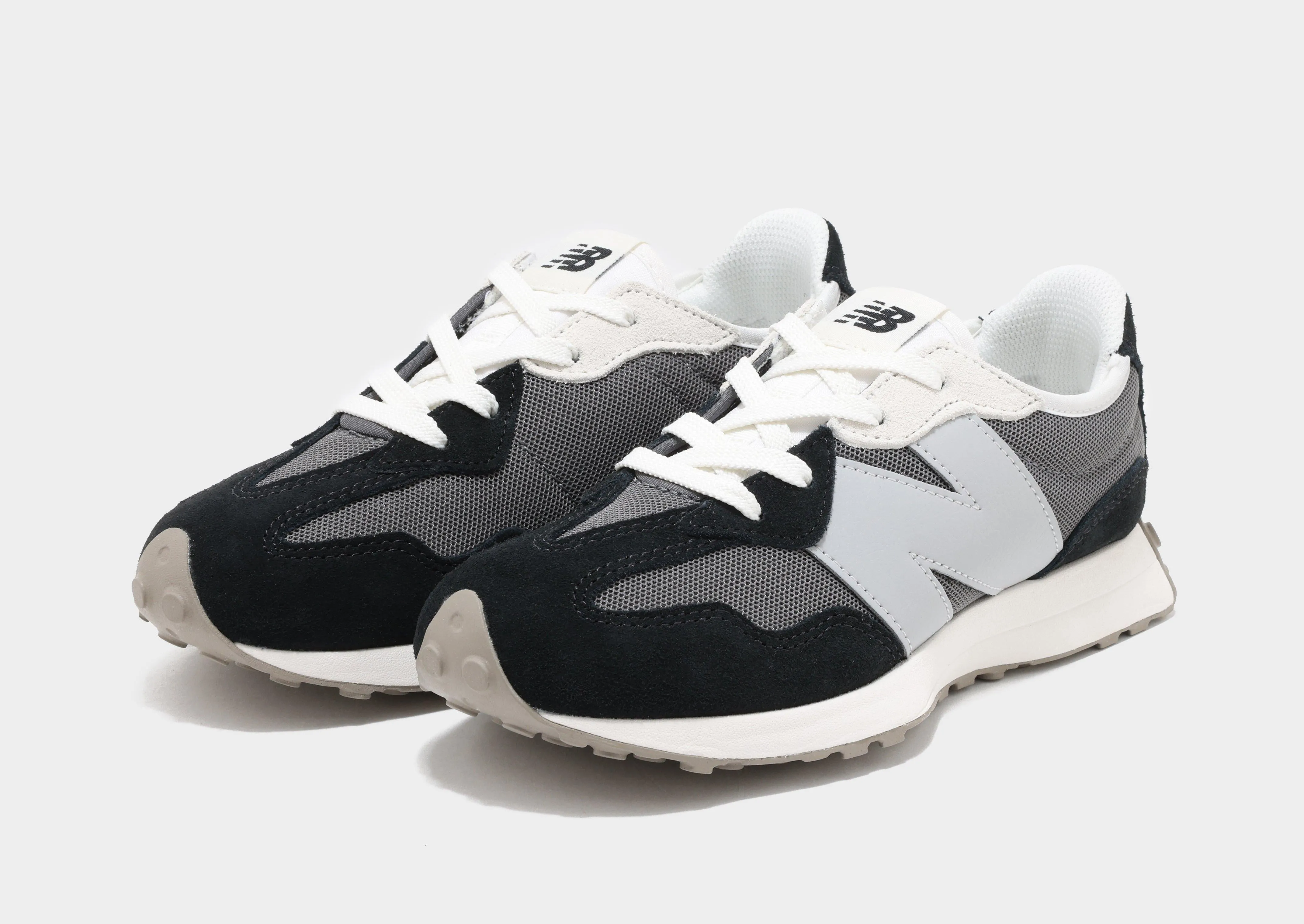 running in a volleyball court area shoes recycled - material - feature shoes 327 Junior's