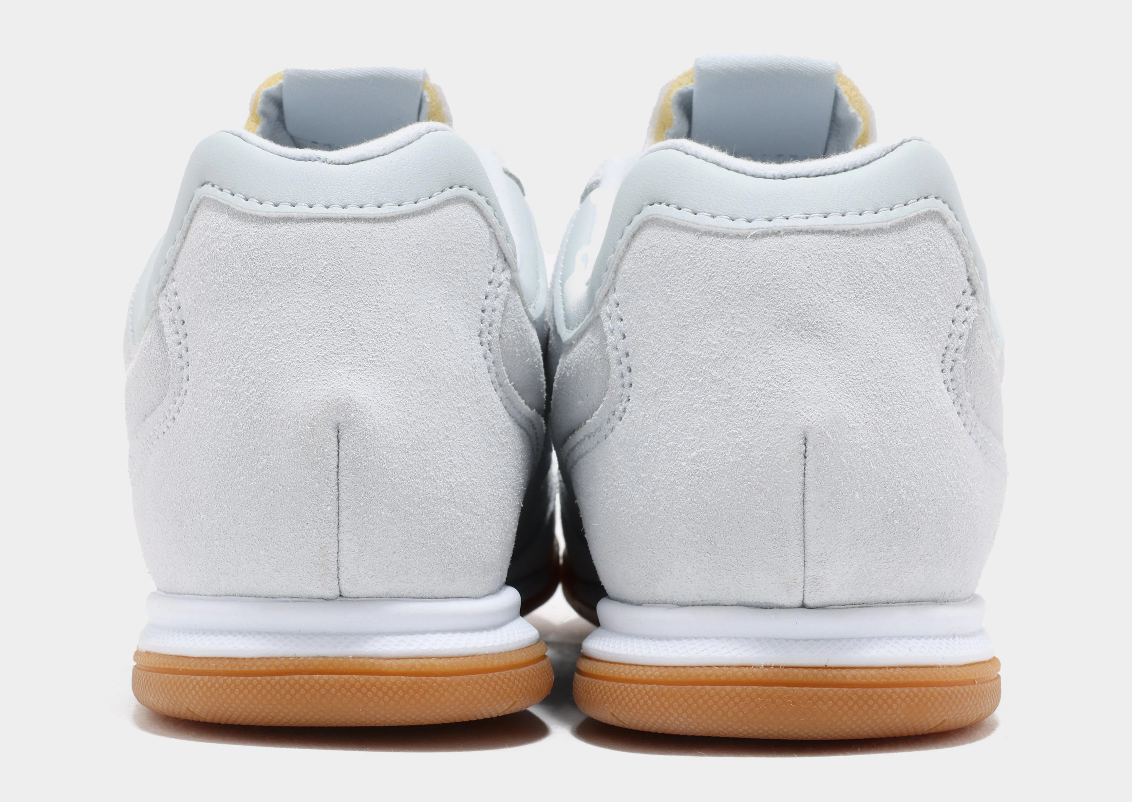 RC42 Women's Mid-top running in a wooden bridge area shoes