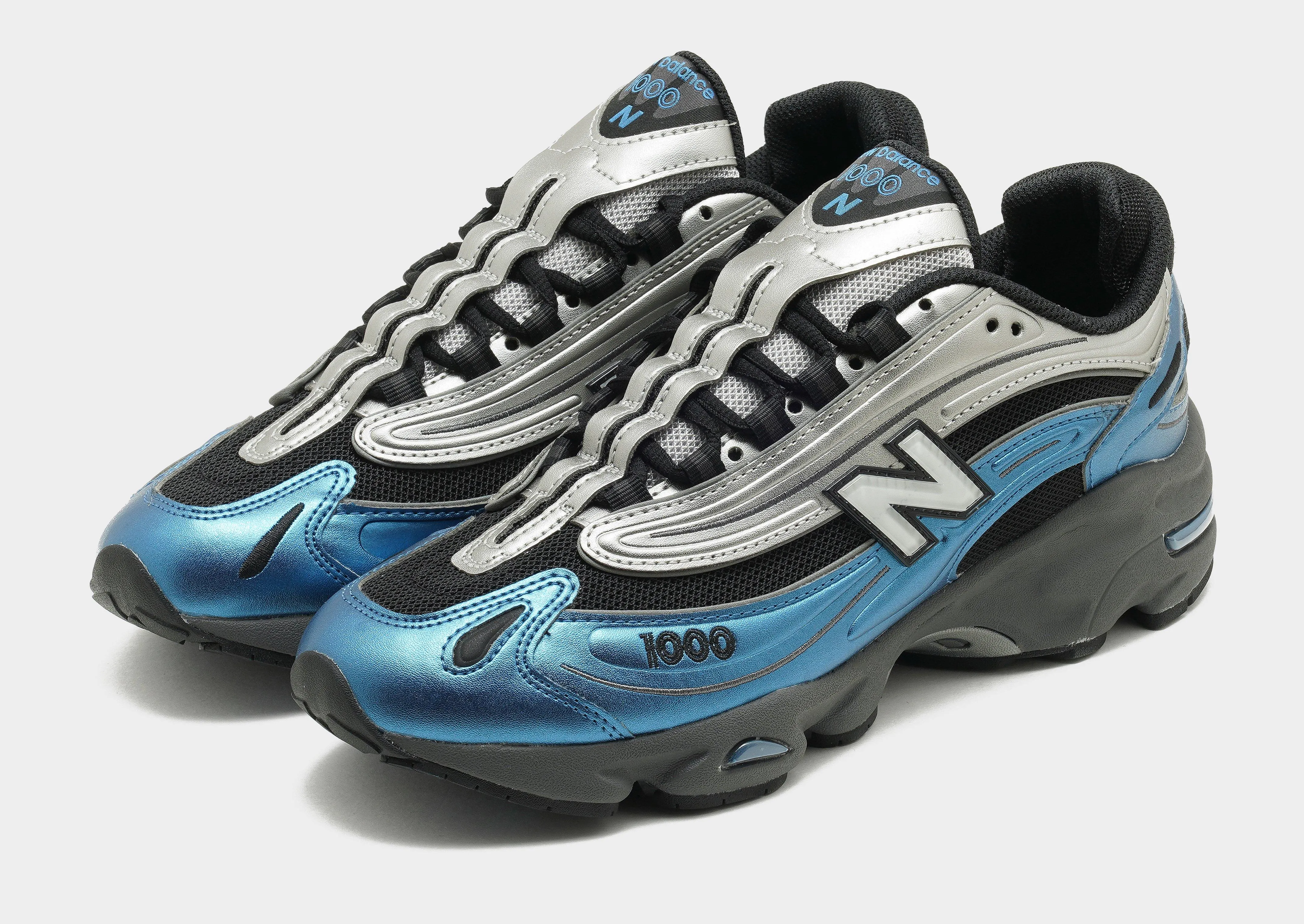 1000 running in a race shoes