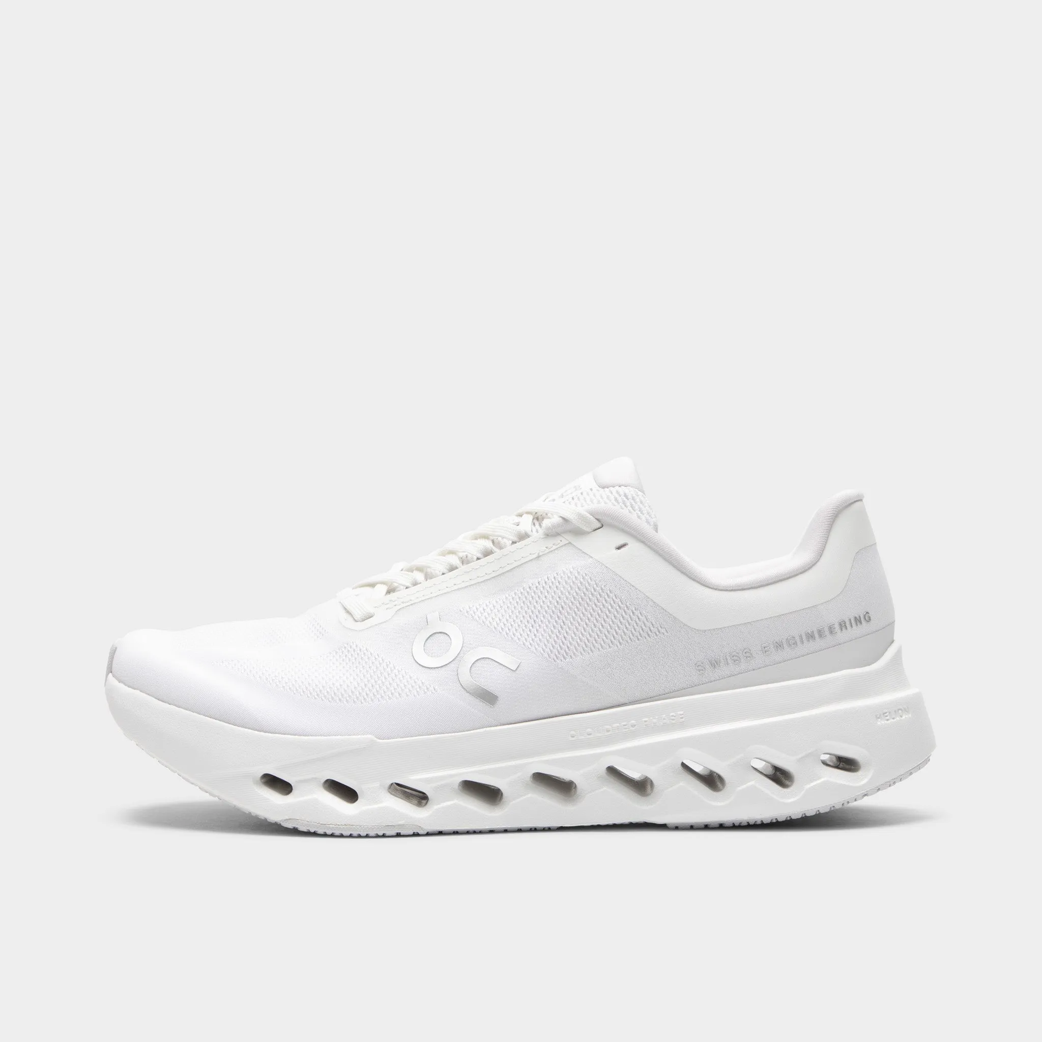 sustainable running wear running in windy weather shoes On Cloudsurfer White / Silver