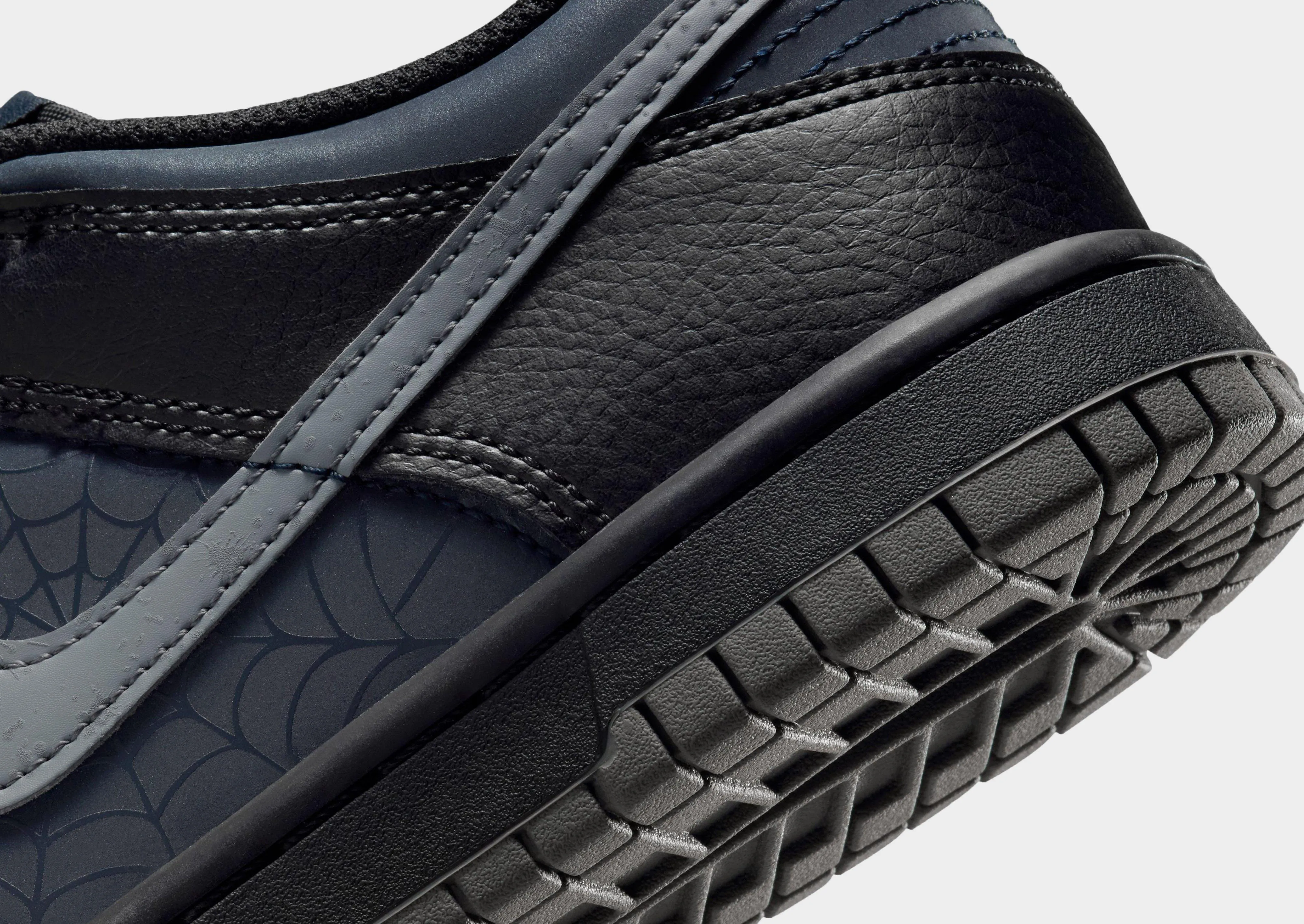 Dunk Low Junior's Sculpted durability Streamlined Style