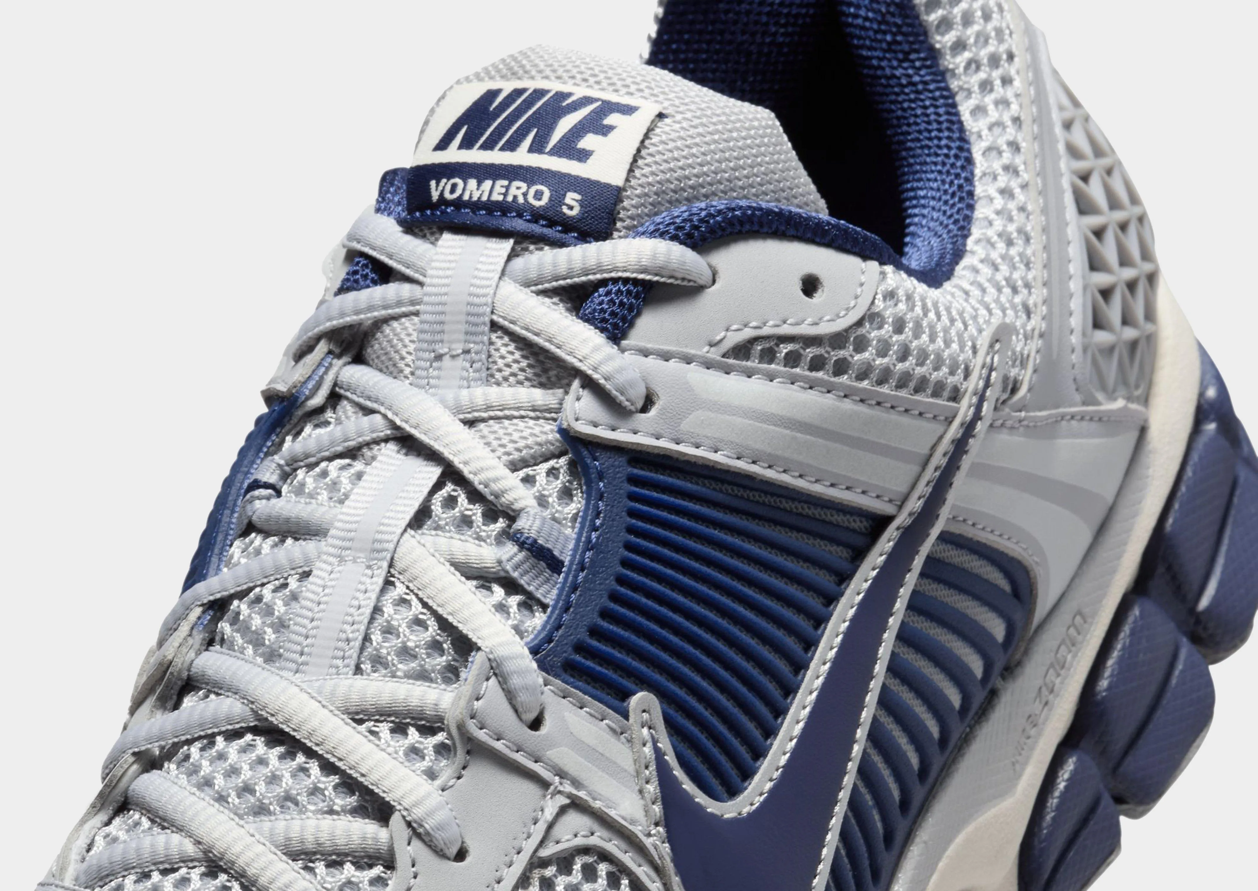 Gel Infused Cushioning Zoom Vomero 5