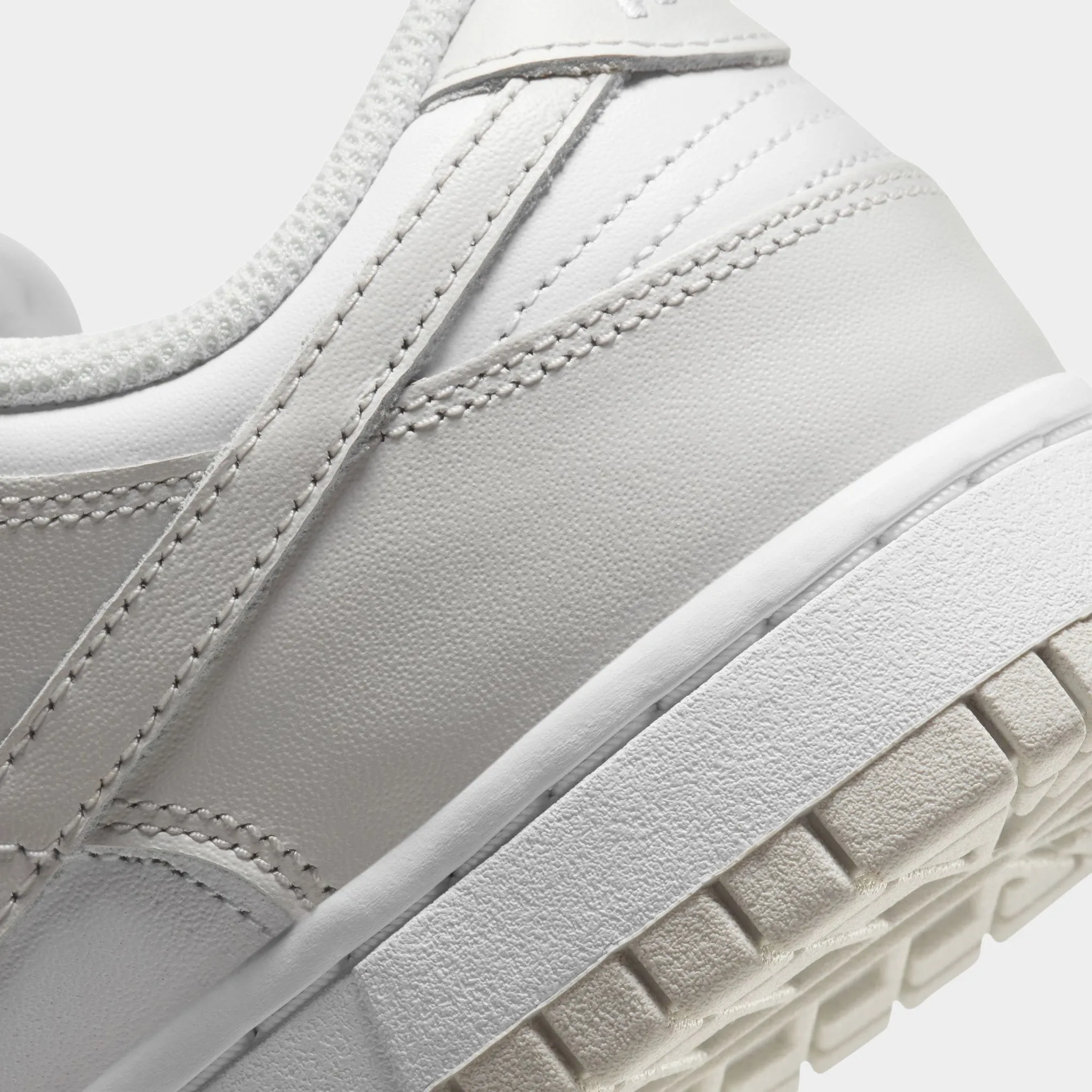 Nike Womens Dunk Low White / Photon Dust - White Breathable lining fabric