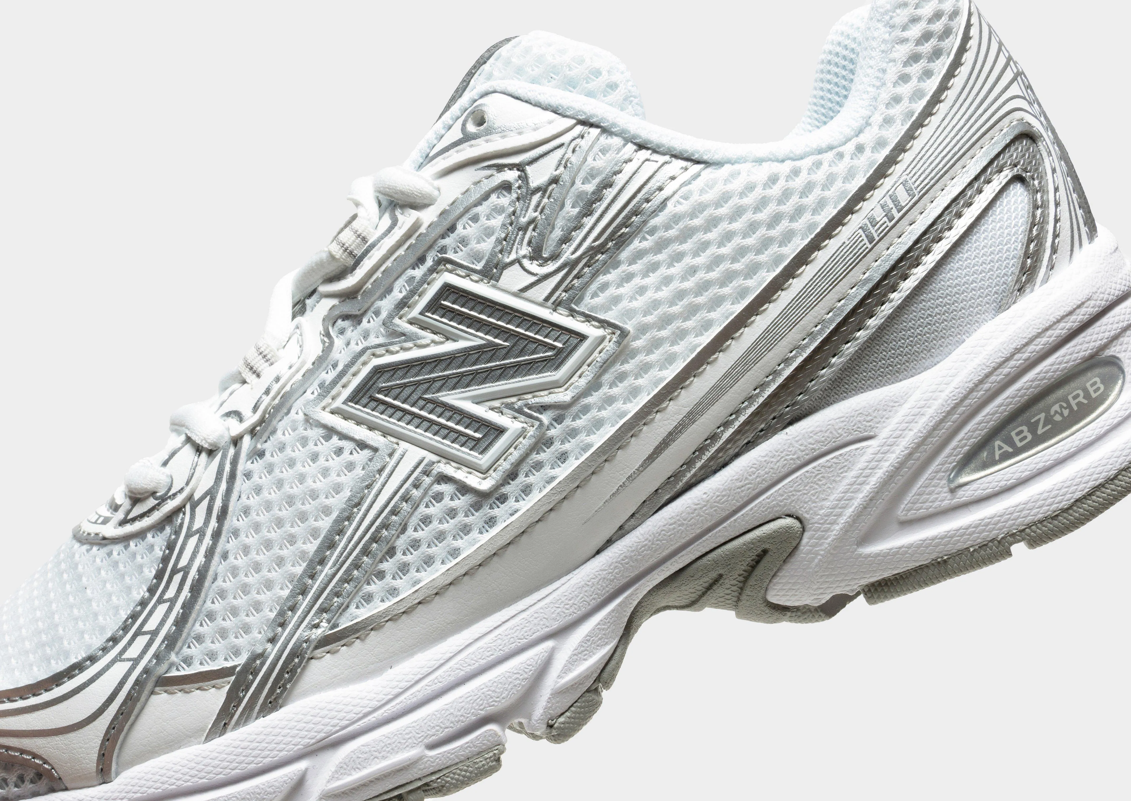 adventure shoes 740 Women's