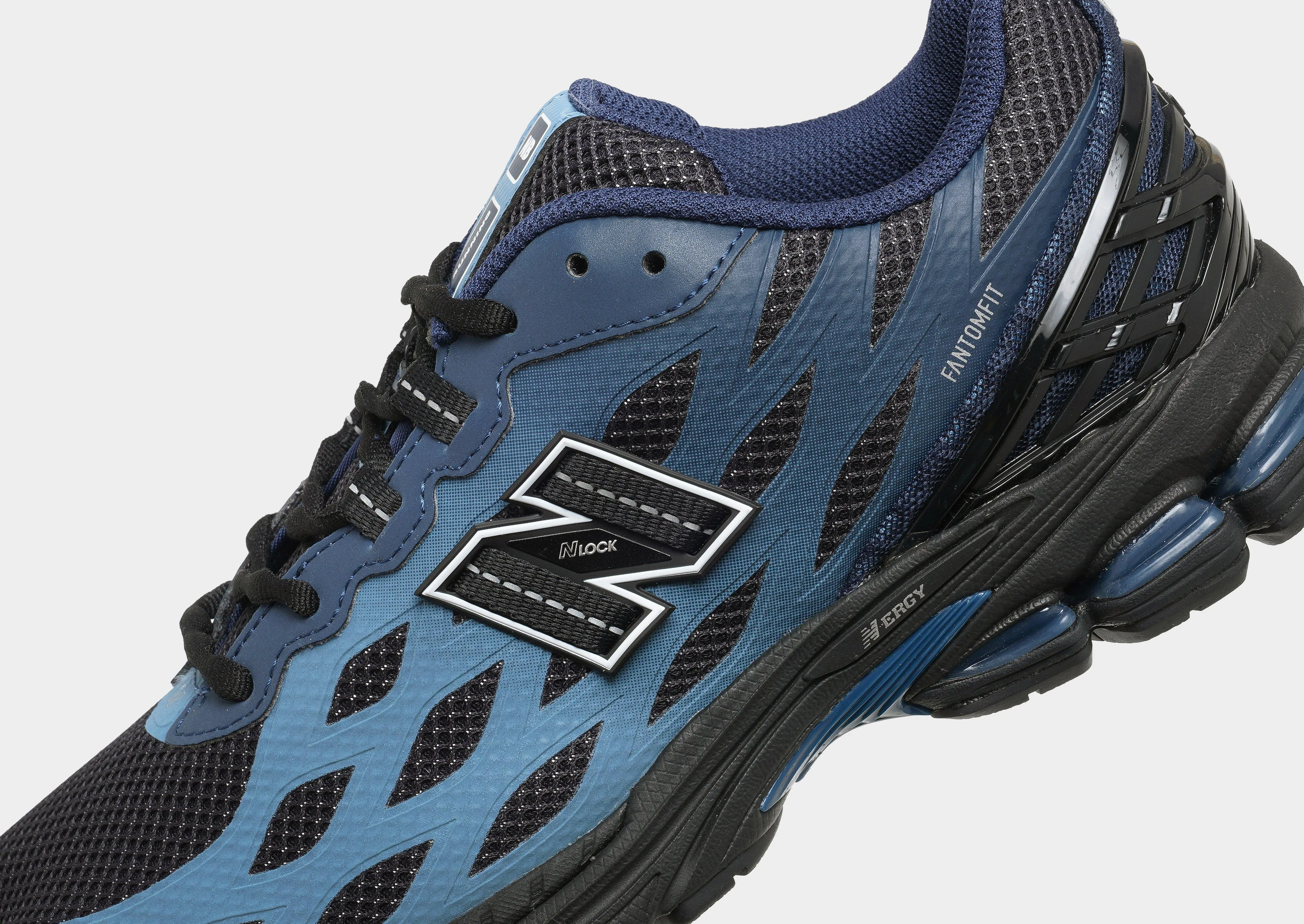 motion - control running shoes Casual Footwear 1906