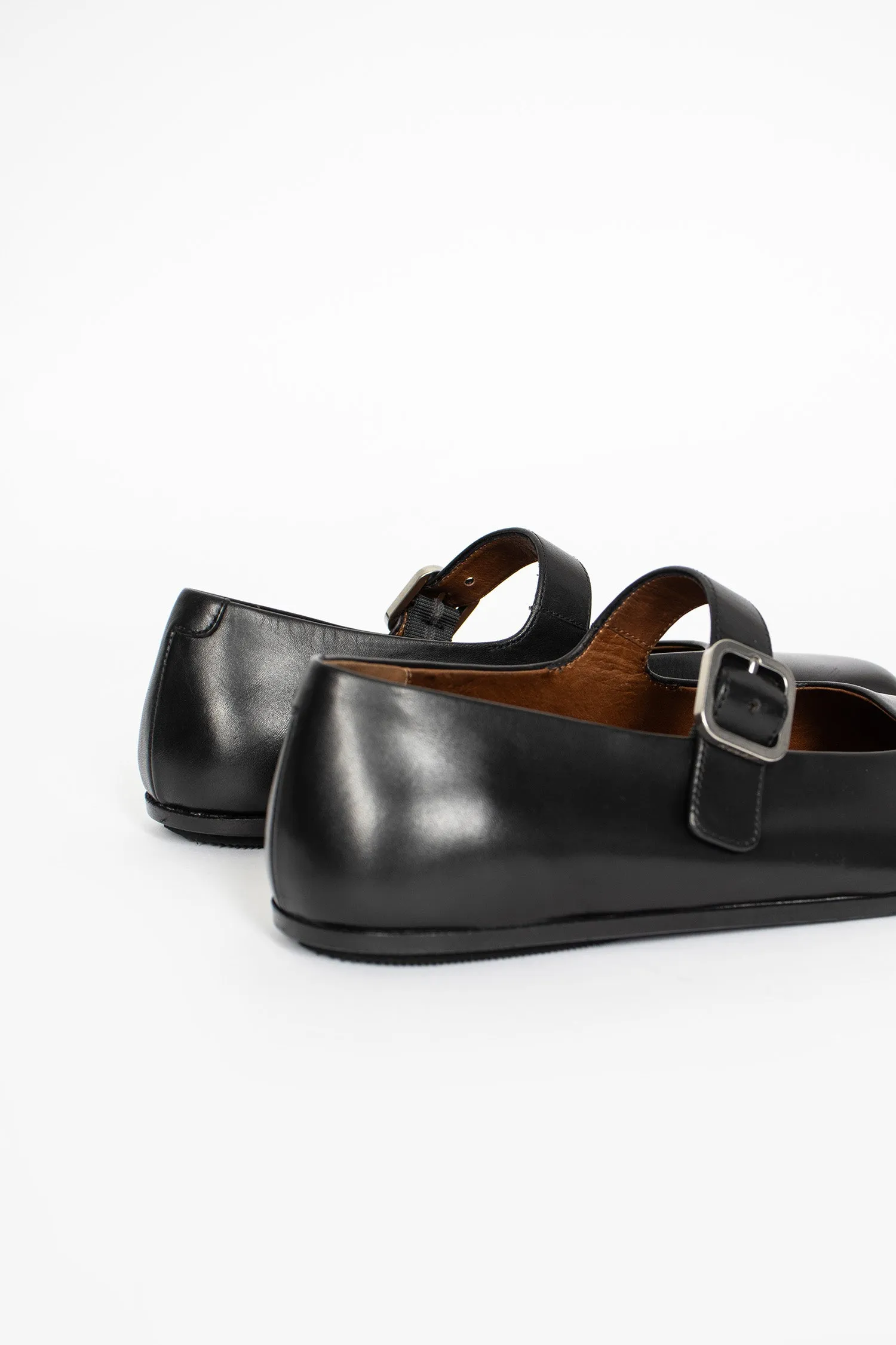 Appiedi Mary Jane Flat Black Ultimate Style