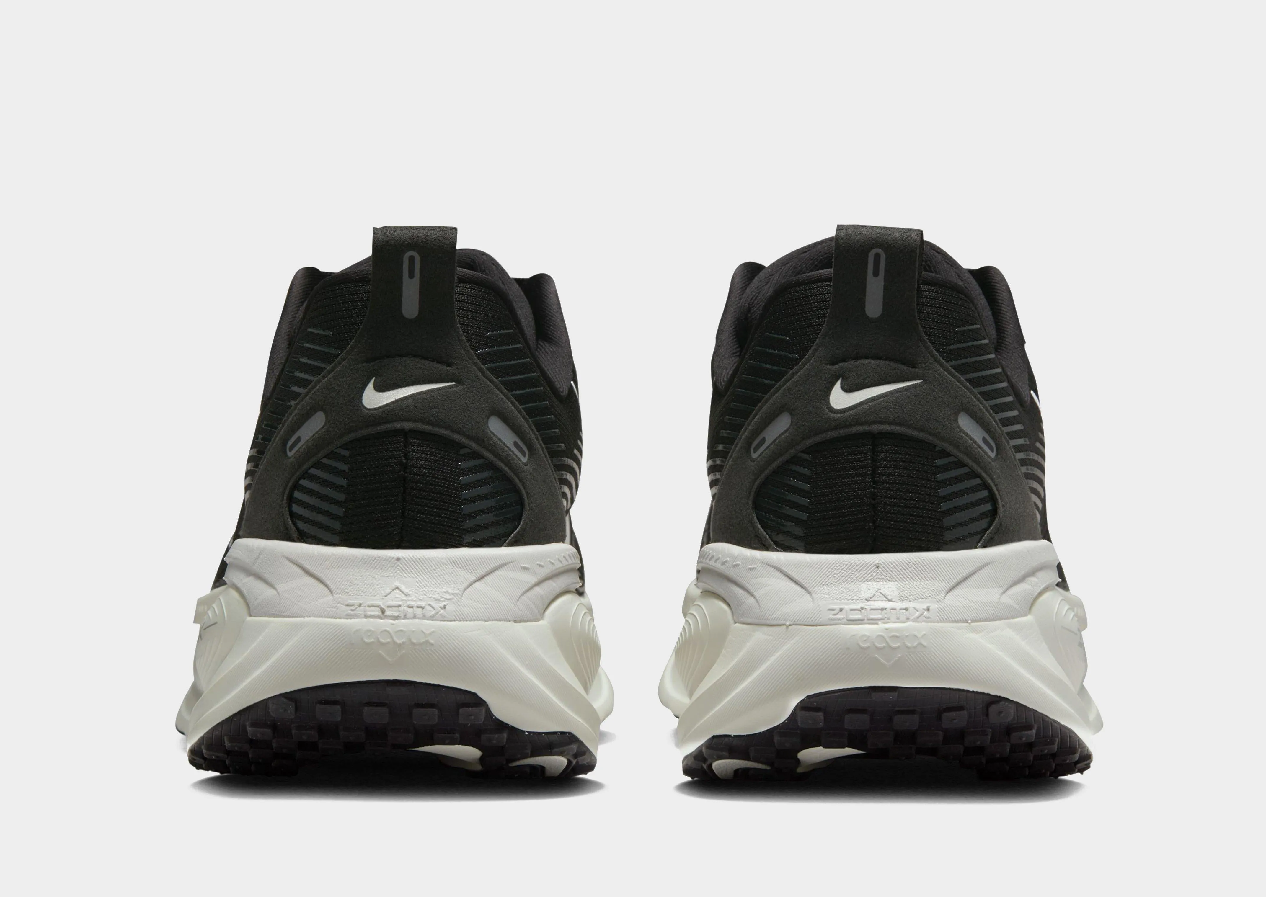 Vomero 18 Soft Cushioning Light Motion