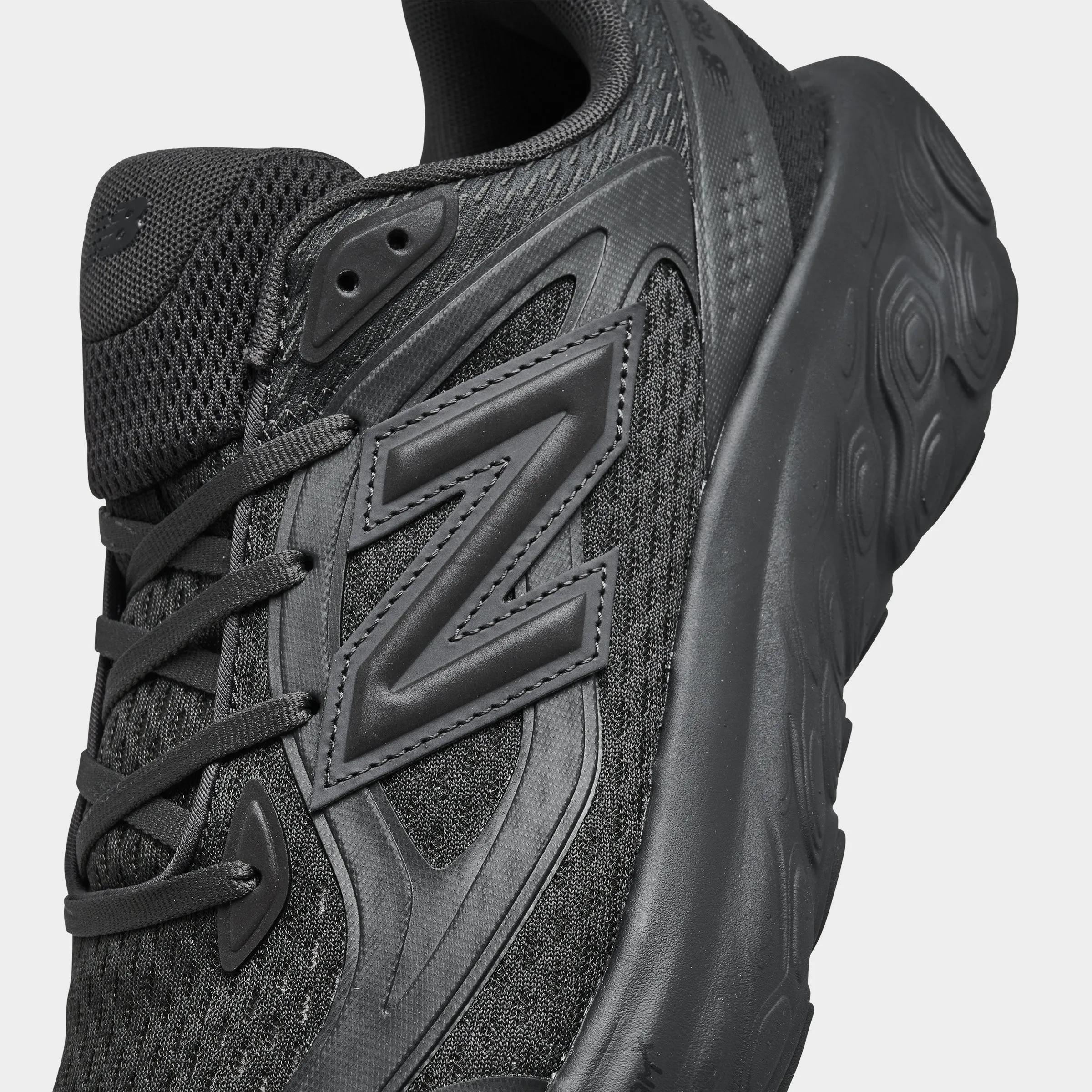 New Balance Fresh Foam Trainer Black / Grey Toe box padding