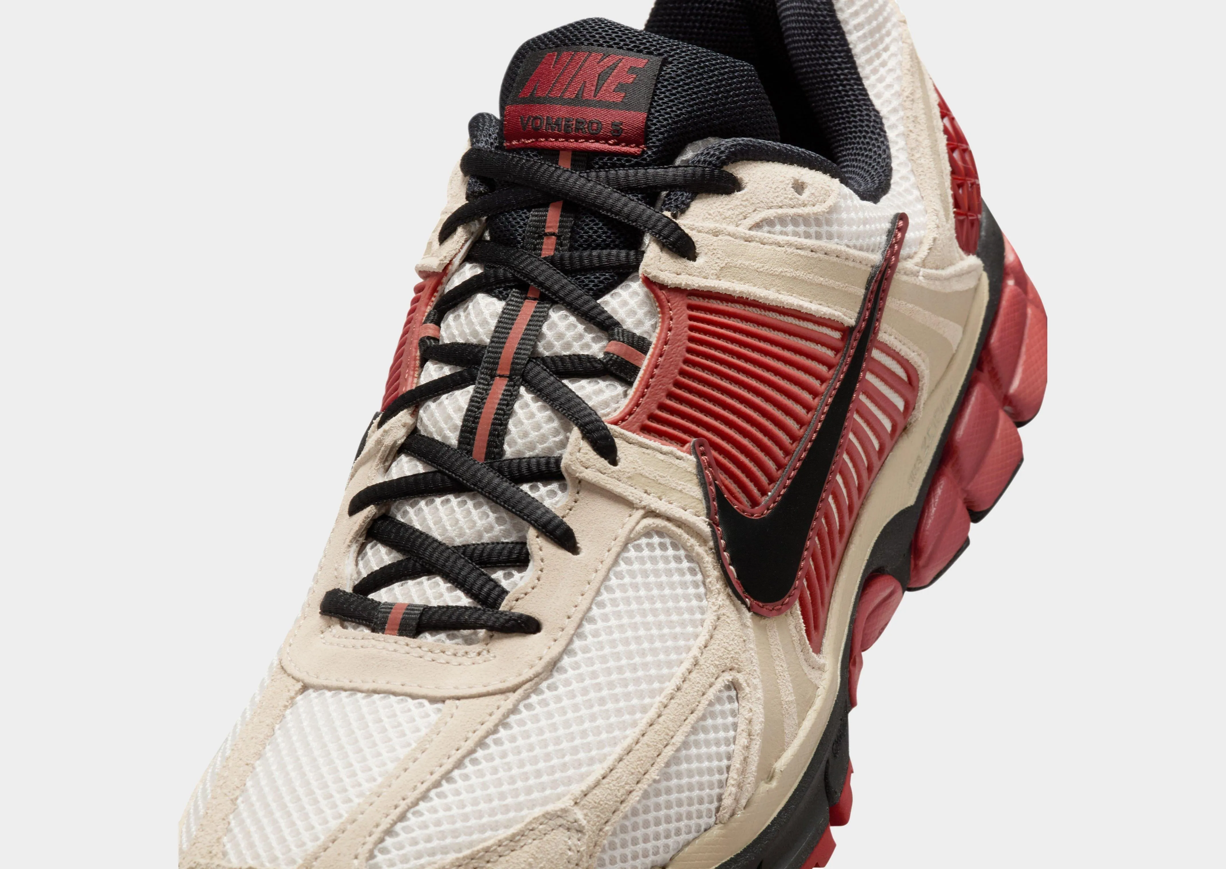 Hybrid Cushioning System Sports Class Zoom Vomero 5