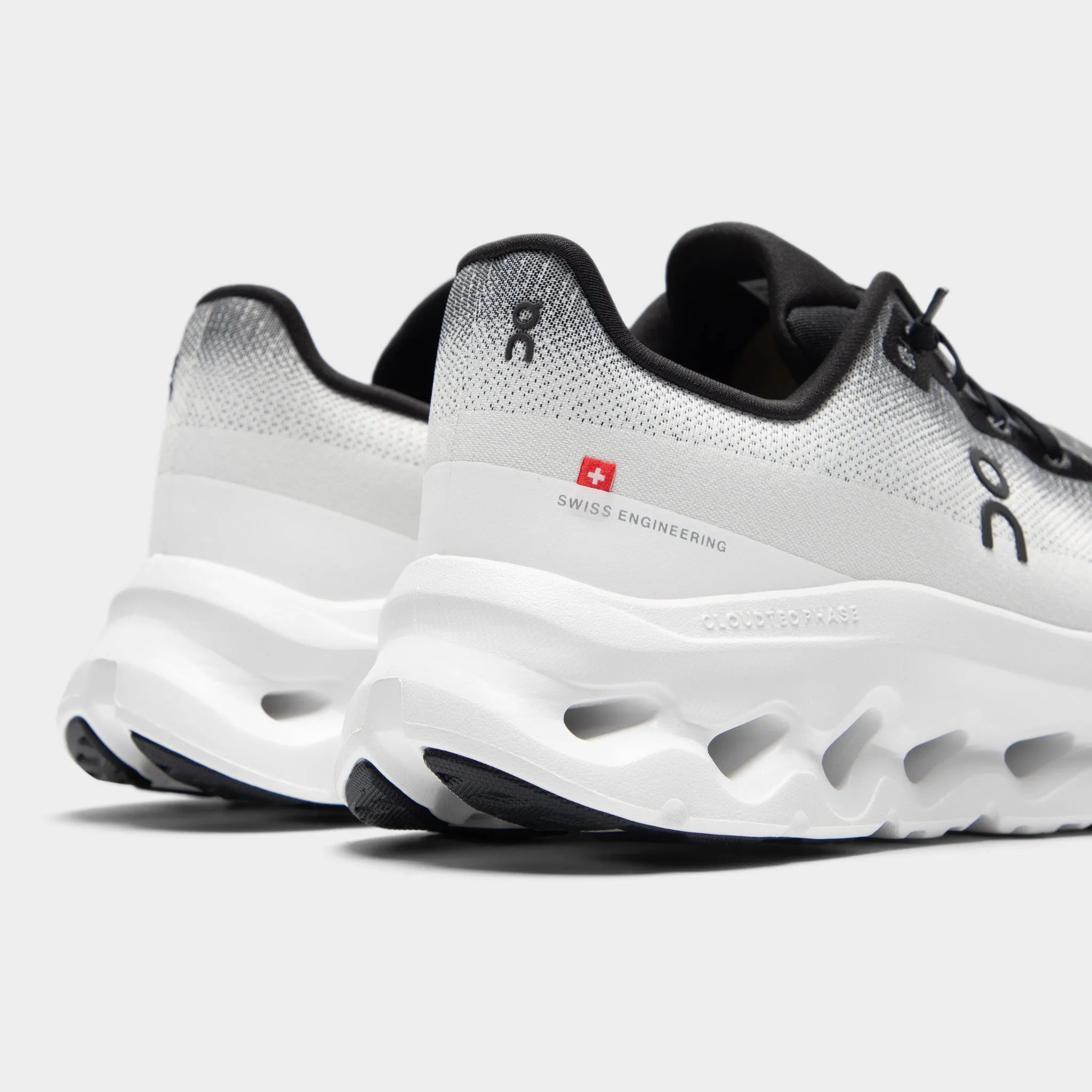 On Cloudtilt Black / Ivory style - conscious shoes